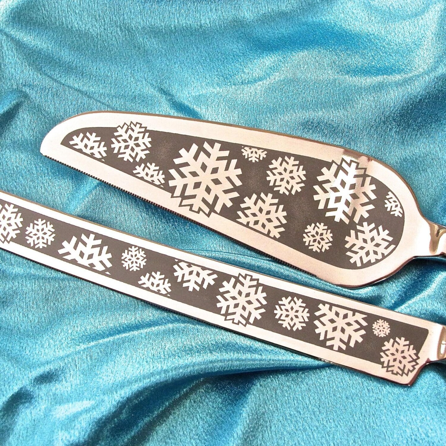 Snowflake Wedding Cake Server Set, Winter Wedding Theme, Engagement Party  Gift for Couple | MakerPlace by Michaels, image size:1080x1079