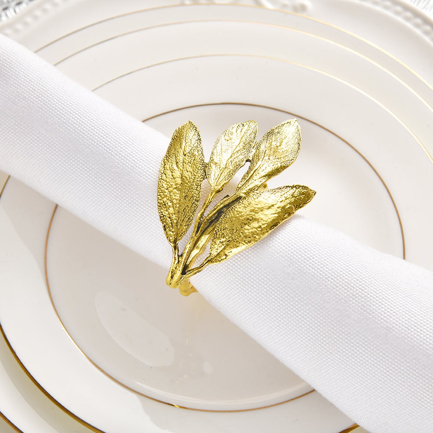 Edge Collections - Gold - Leaf Design Elegant Napkin Rings - 1 Set