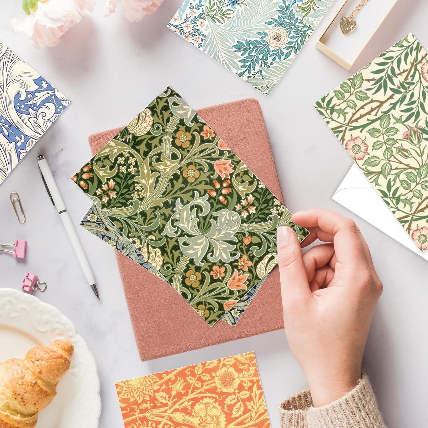 William Morris Greeting Cards with Envelopes, 24 Pack, Vintage Floral Stationery, Blank Note Cards for Wedding, Birthday, Baby Shower, Thank You, 4 x 6 Inches