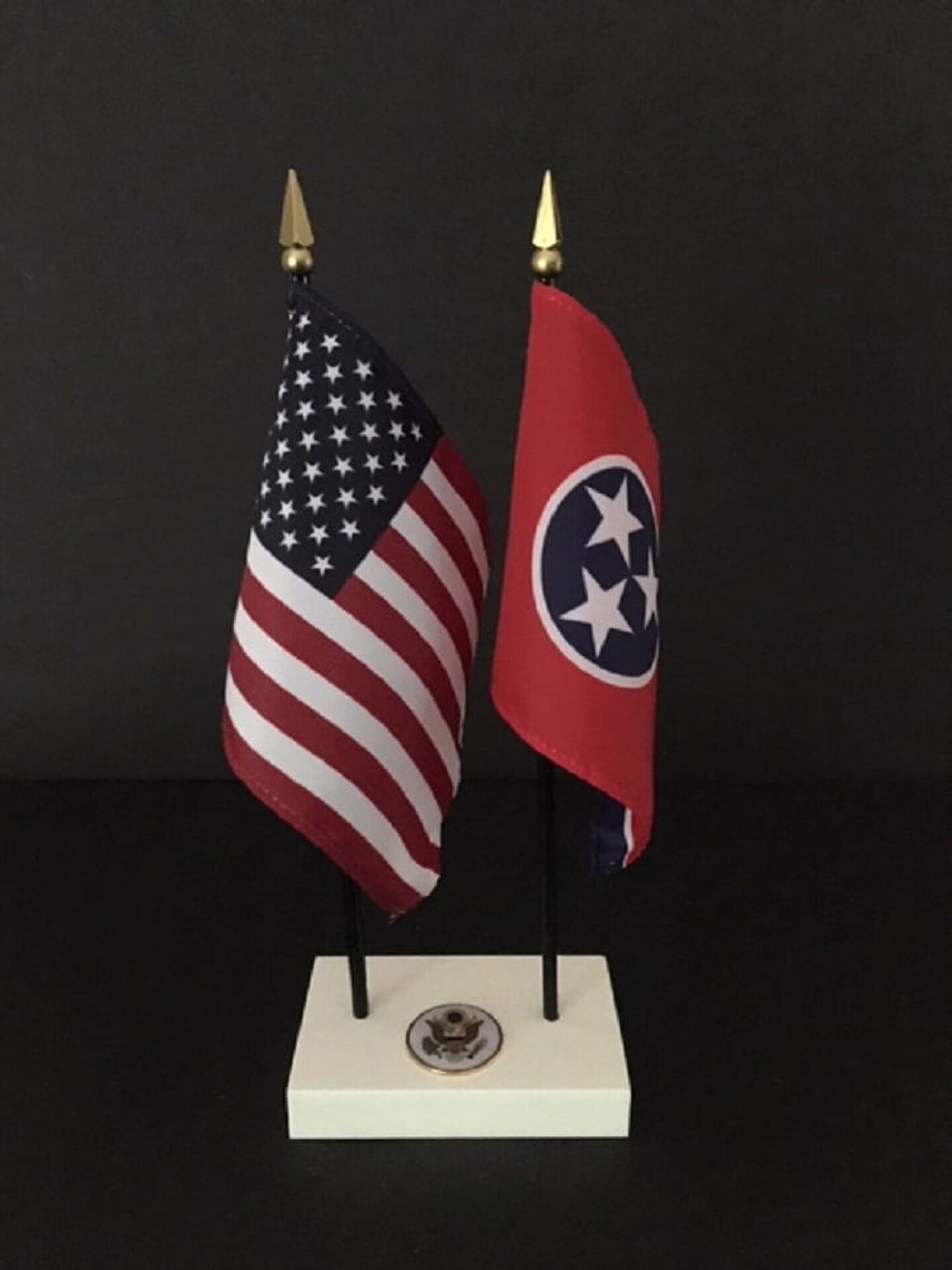 Tennessee Executive Desk Set; Two 4x6 Inch Flags, White Base with US Seal