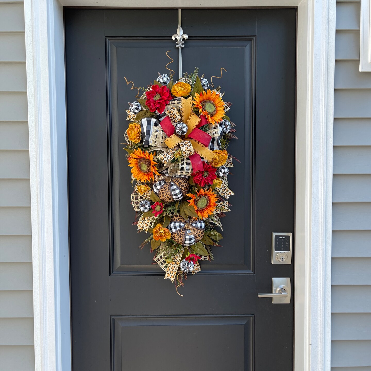 Christmas wreath, Christmas leopard elf wreath, holiday decor, leopard decor, front door 2024 decor