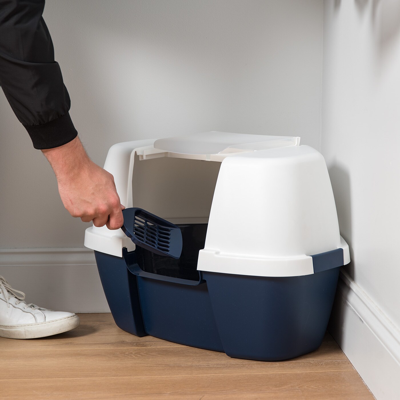 IRIS USA Large Hooded Corner Cat Litter Box with Scoop