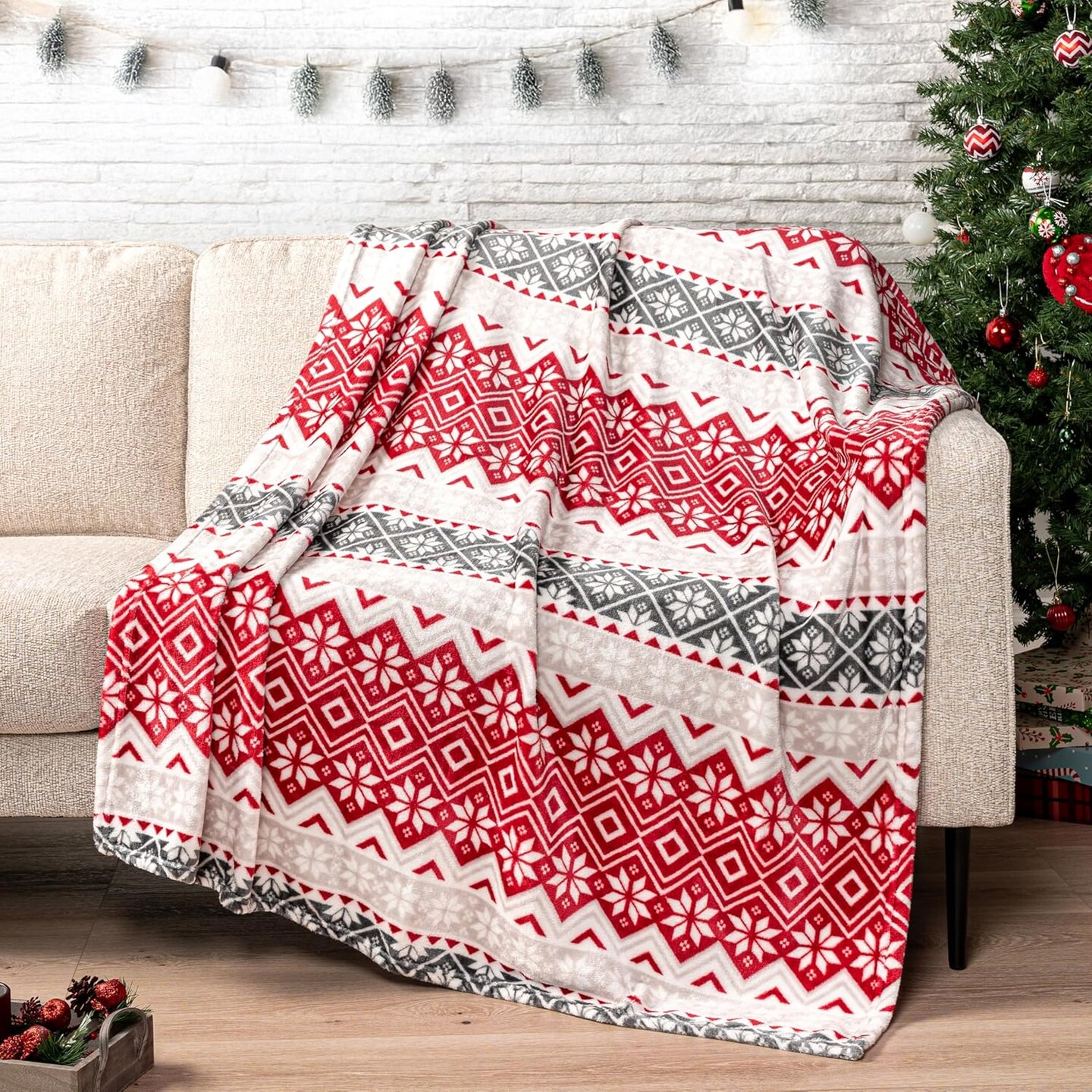 Christmas Throw Blanket | Holiday Christmas Red Fleece Blanket | Soft, Plush, Warm Winter Cabin Throw, 50x60 (Red Snowflakes)