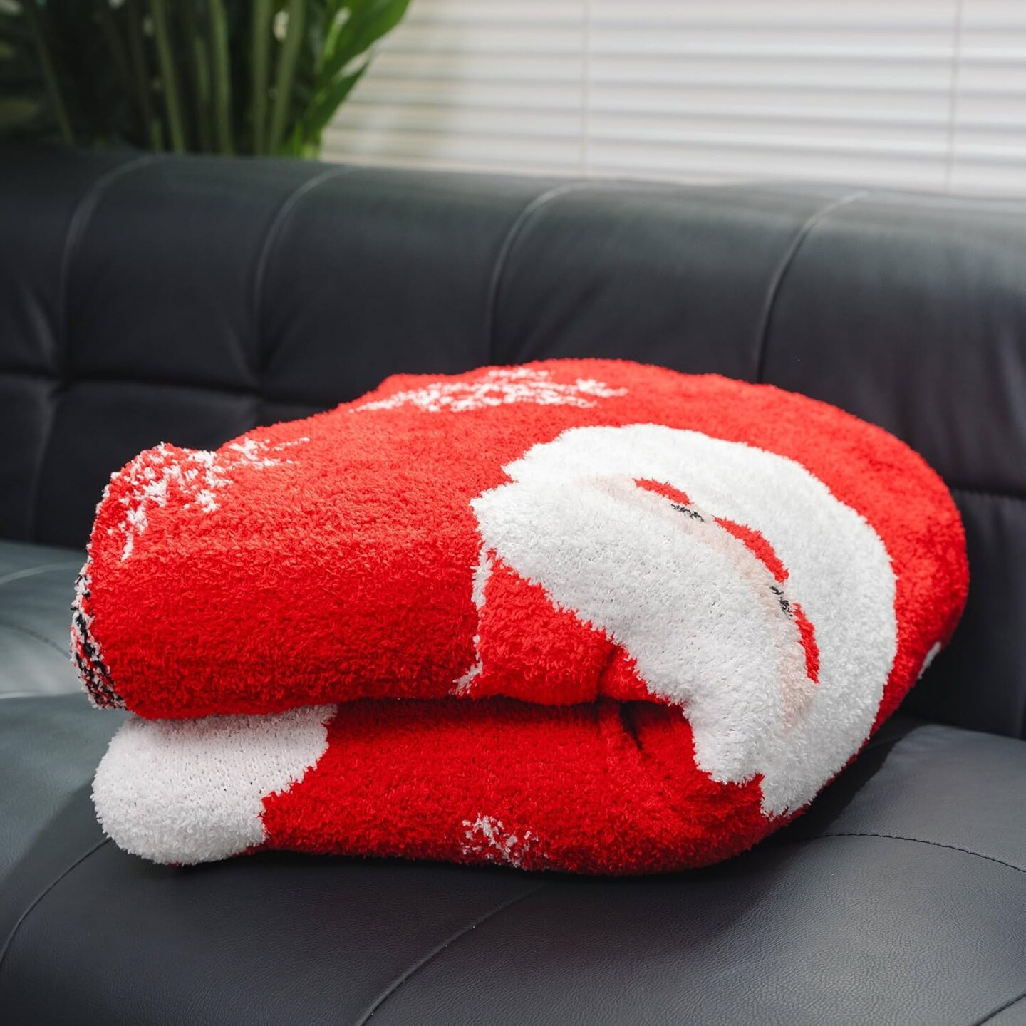 Red Santa Claus Christmas Throw Blanket, Soft Warm Cozy Reversible Fuzzy Fleece Holiday Blanket Gift for Kids Girls Adults Blankets for Sofa Bed Living Room Couch Decor Bedding Throw, 51x63 inches