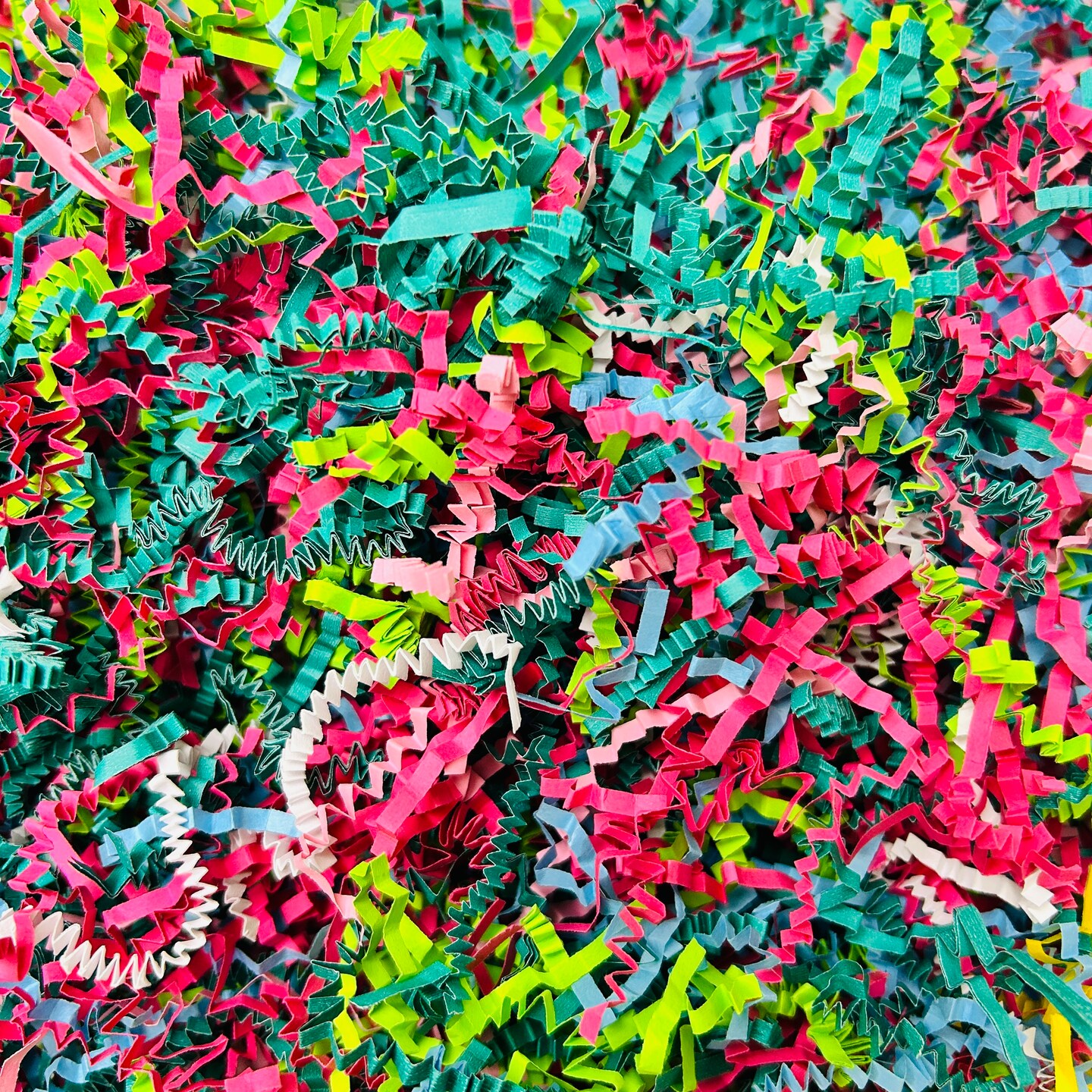 Tree Buddees 1 Pound of Hawaiian Themed Crinkle Paper Shred for Easter Grass, Gift Baskets and Packaging
