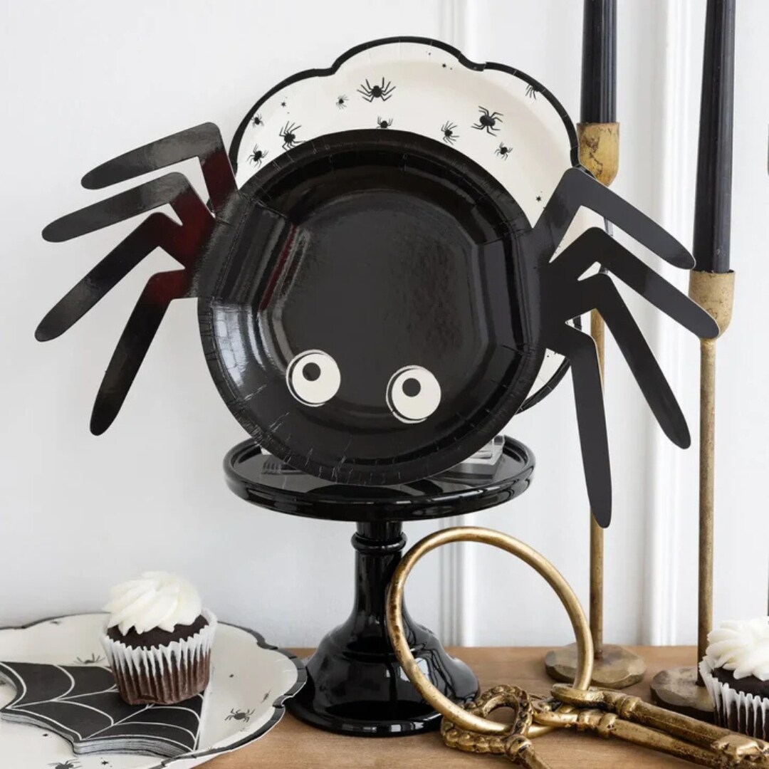 Halloween Spider Scallop Plates 9&#x22; Disposable Party Plates for Snacks, Dinners &#x26; Spooky Celebrations