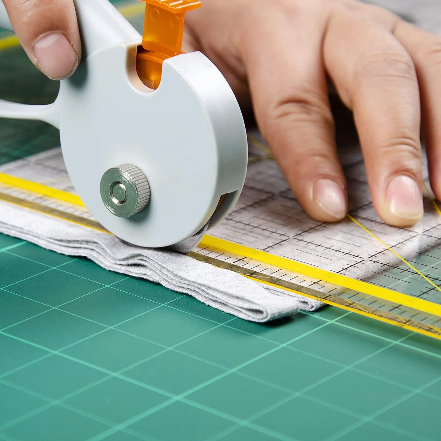 Ecraft Self Healing Sewing Mat - 9" x 12" Double Sided 5-Ply Cutting Mat for Craft, Sewing, Fabric,Quilting,Scrapbooking Project - Rotary Board Mats in Green/Black