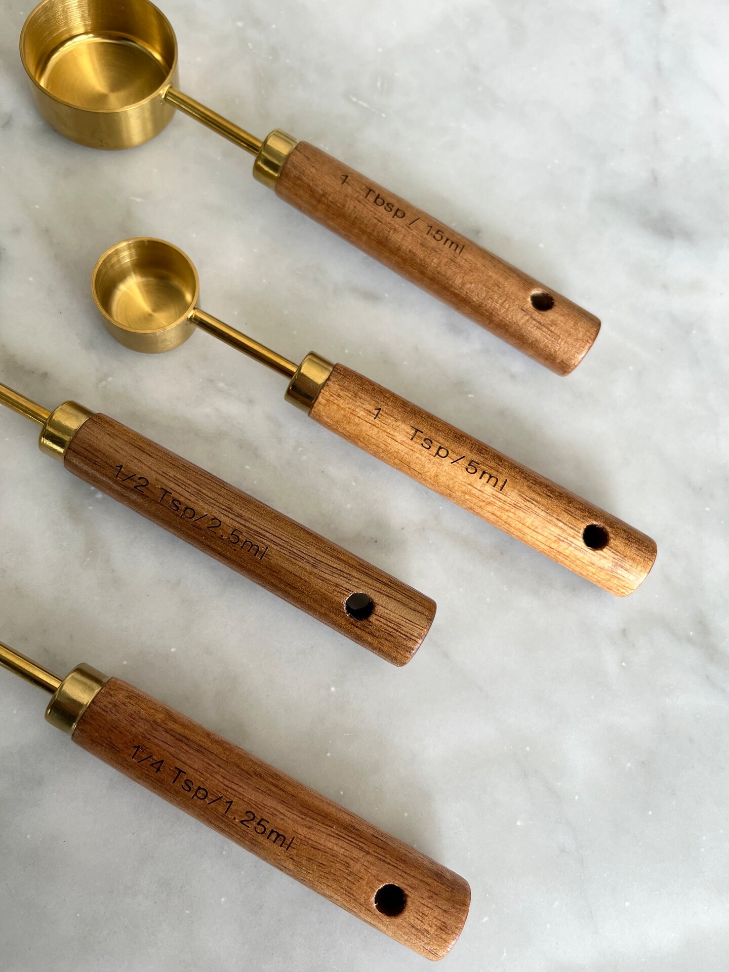 Acacia Wood &#x26; Gold Measuring Cups &#x26; Spoons Set of 8 &#x2013; Stylish and Functional