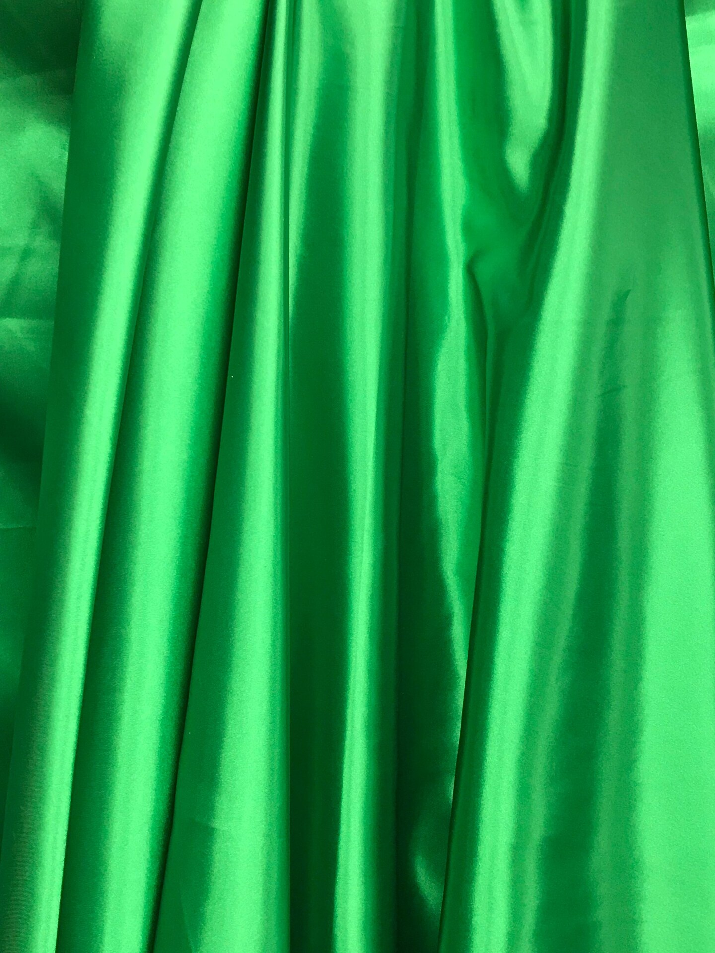 1 Yard Kelly Green Medium Sheen Satin Fabric 100% Polyester Lightweight 58&#x2033;-60&#x2033; Wide