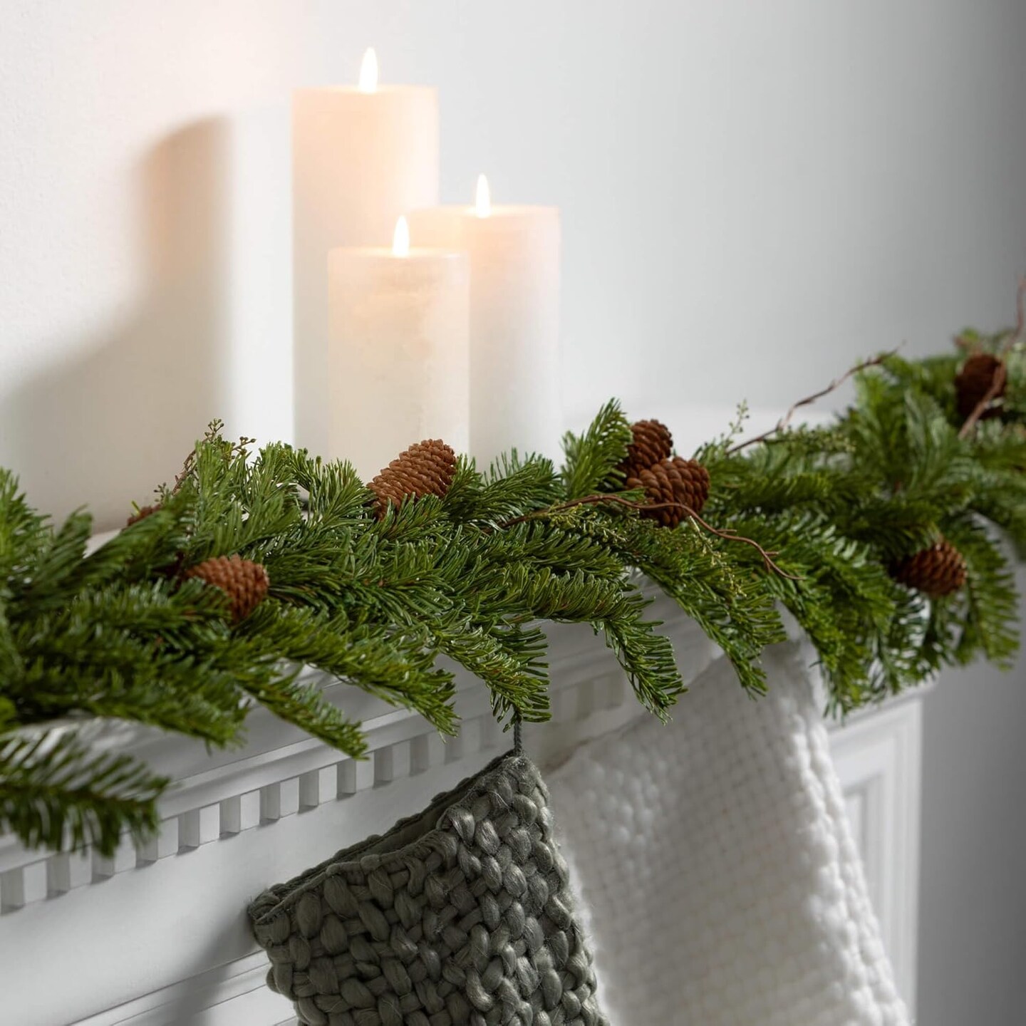 Soft Touch Greenery Garland Indoor Holiday Décor(Green)