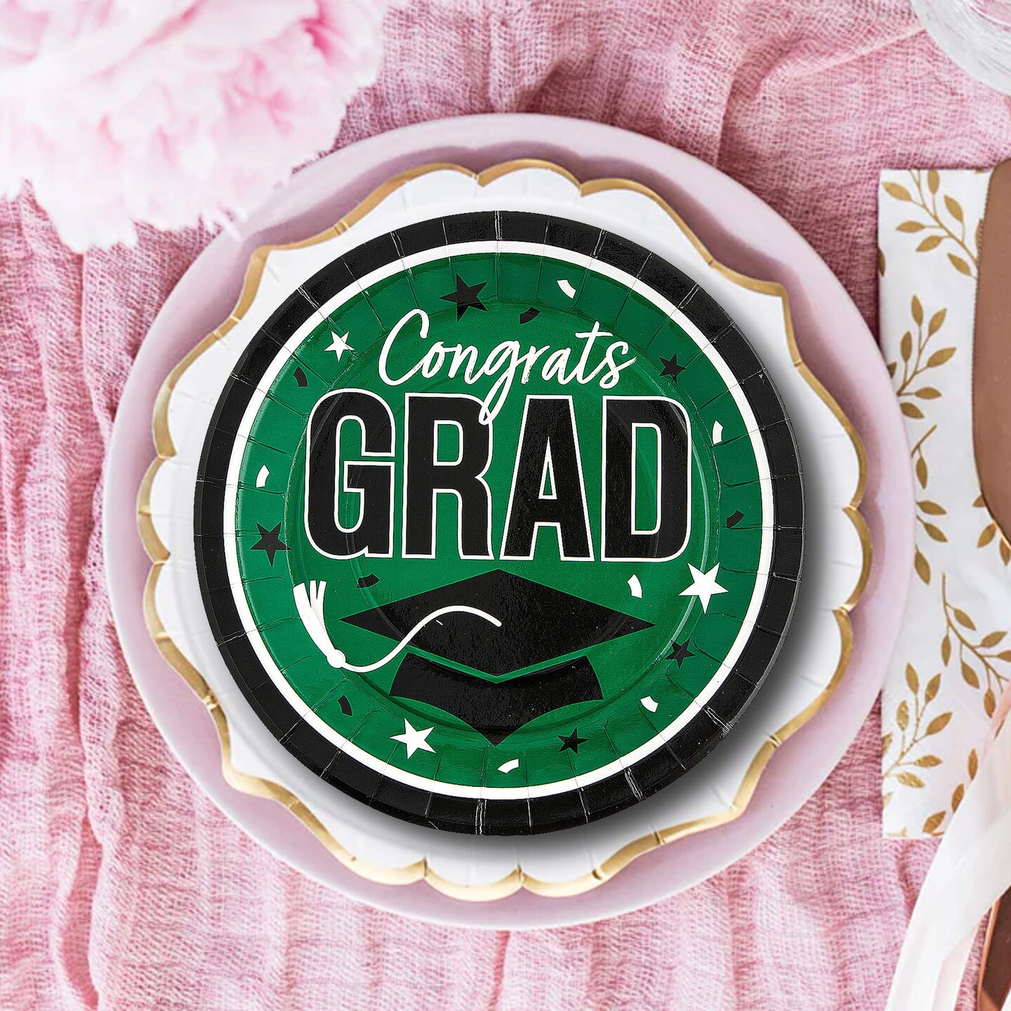 25 Count Green Congrats Grad 9 Inch Paper Plates for School Graduation Celebrations