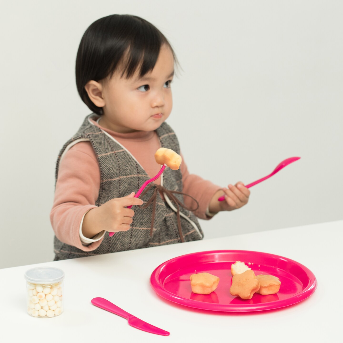 Reusable Cutlery Set of 4 Plastic Plates, Spoons, Forks and Knives for Baby and Toddlers