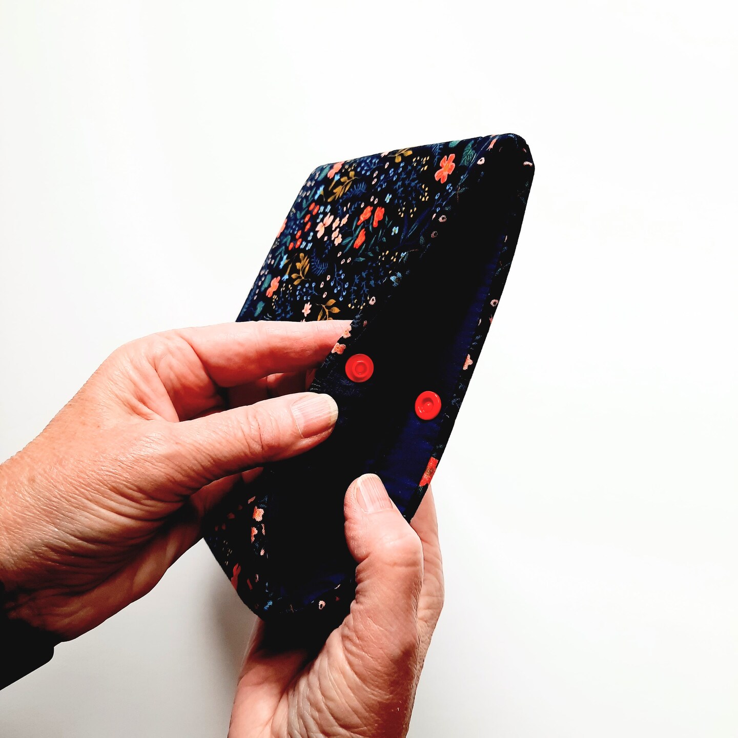 Padded Kobo sleeve with snap for Libra 2, Libra Color, other Kobo