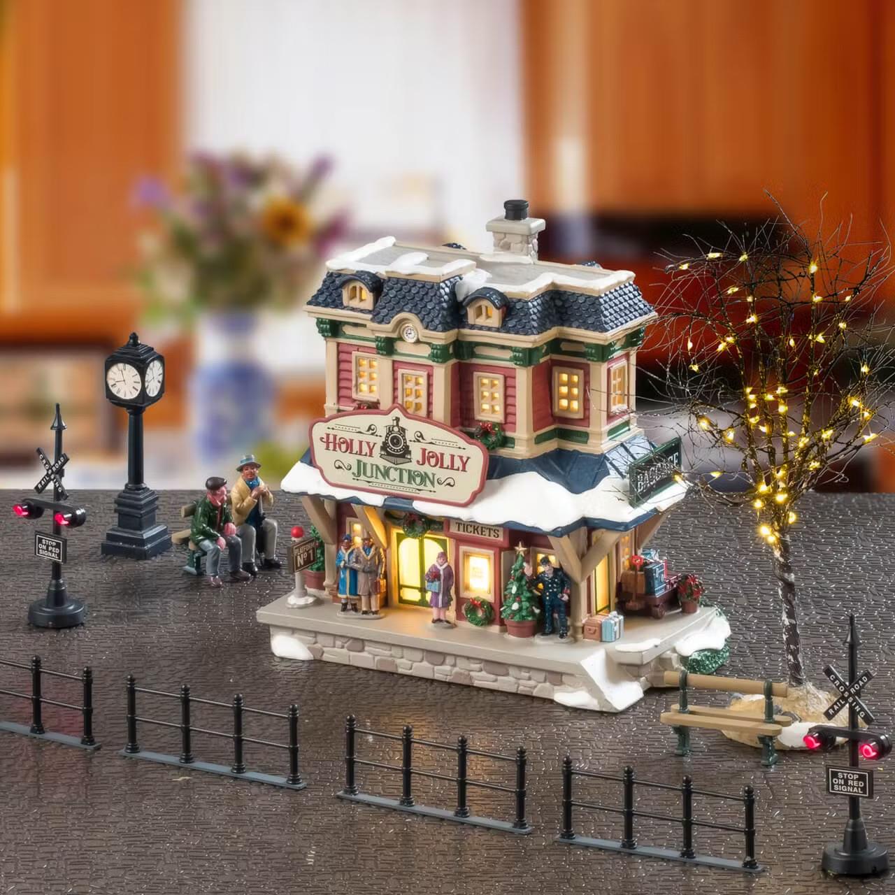 Lemax Caddington Village: Holly Jolly Junction Set
