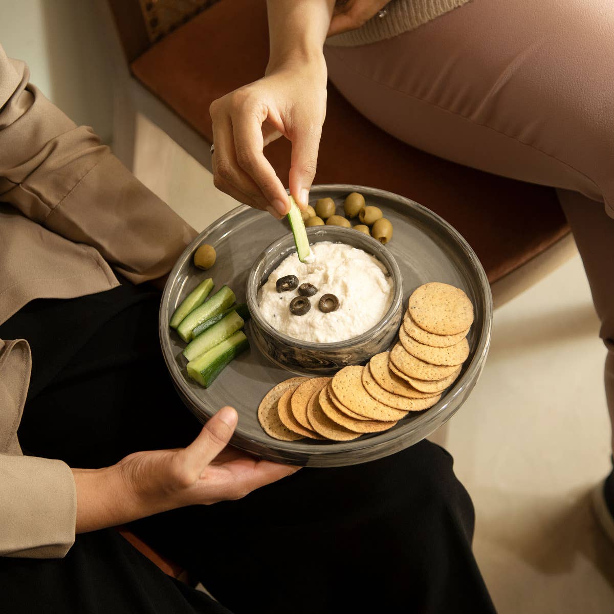 Black Round Ceramic Snack Platter &#x2013; Elegant Serving Dish for Snacks &#x26; Appetizers-9.4X9.4X1.5&#x22;