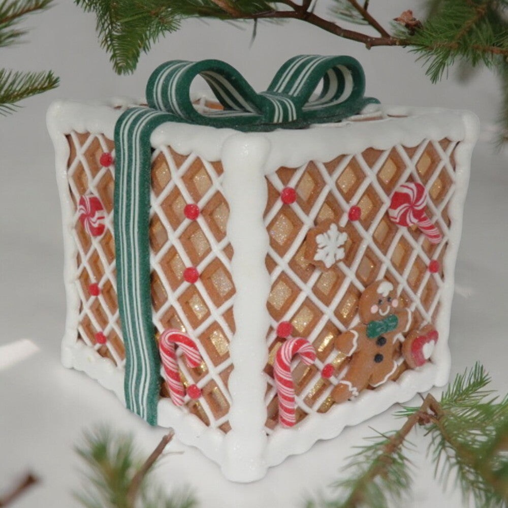 7.9&#x22; LED Gingerbread Candy Gift Box with Bow  Christmas Decoration- Green