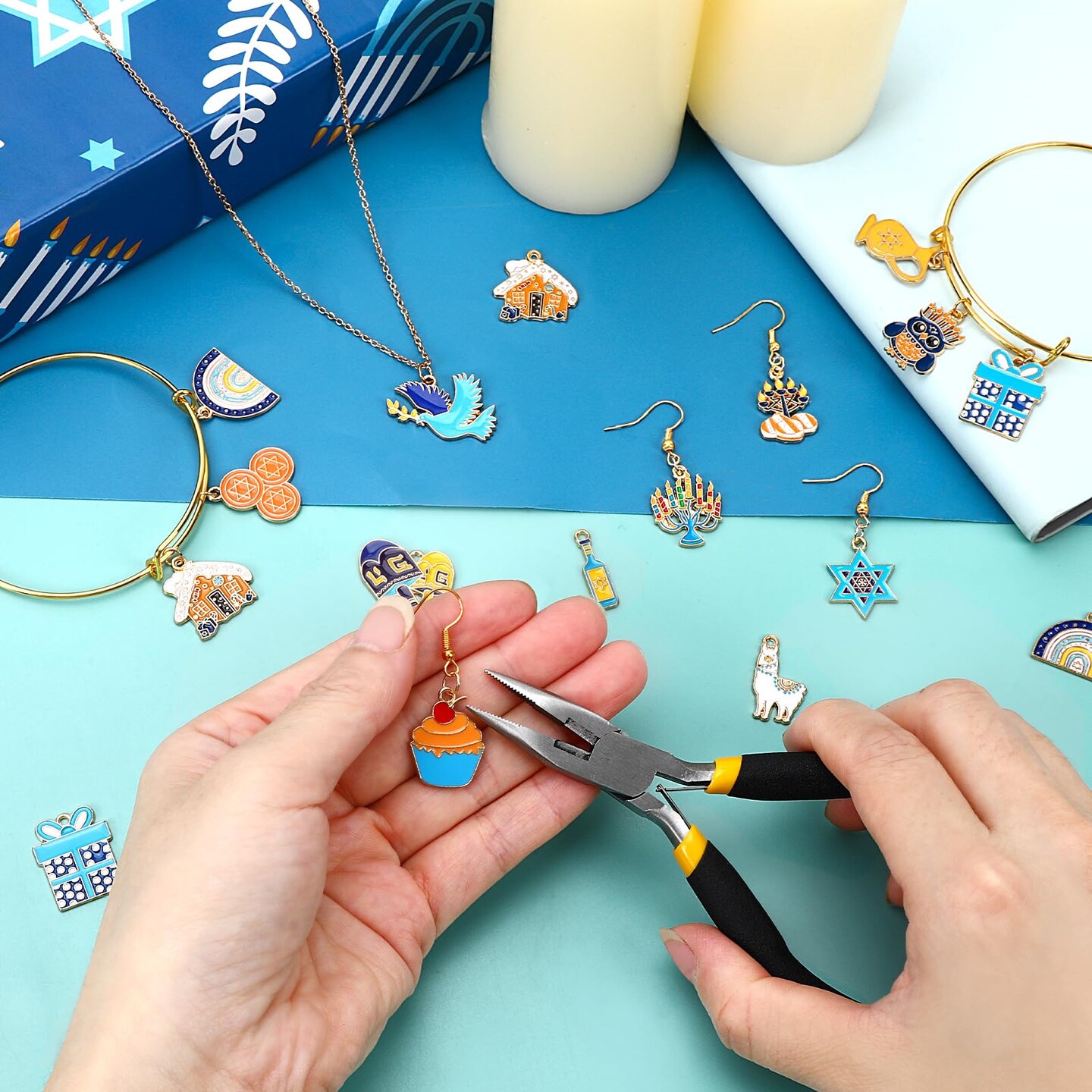 40 Pcs/20 Pairs Hanukkah Charms for Jewelry Making, Chanukah Blue White Enamel Charm Star of David Bangle Pendants for Bracelet Necklace Earrings Making Hanukkah Gift Decoration Accessories