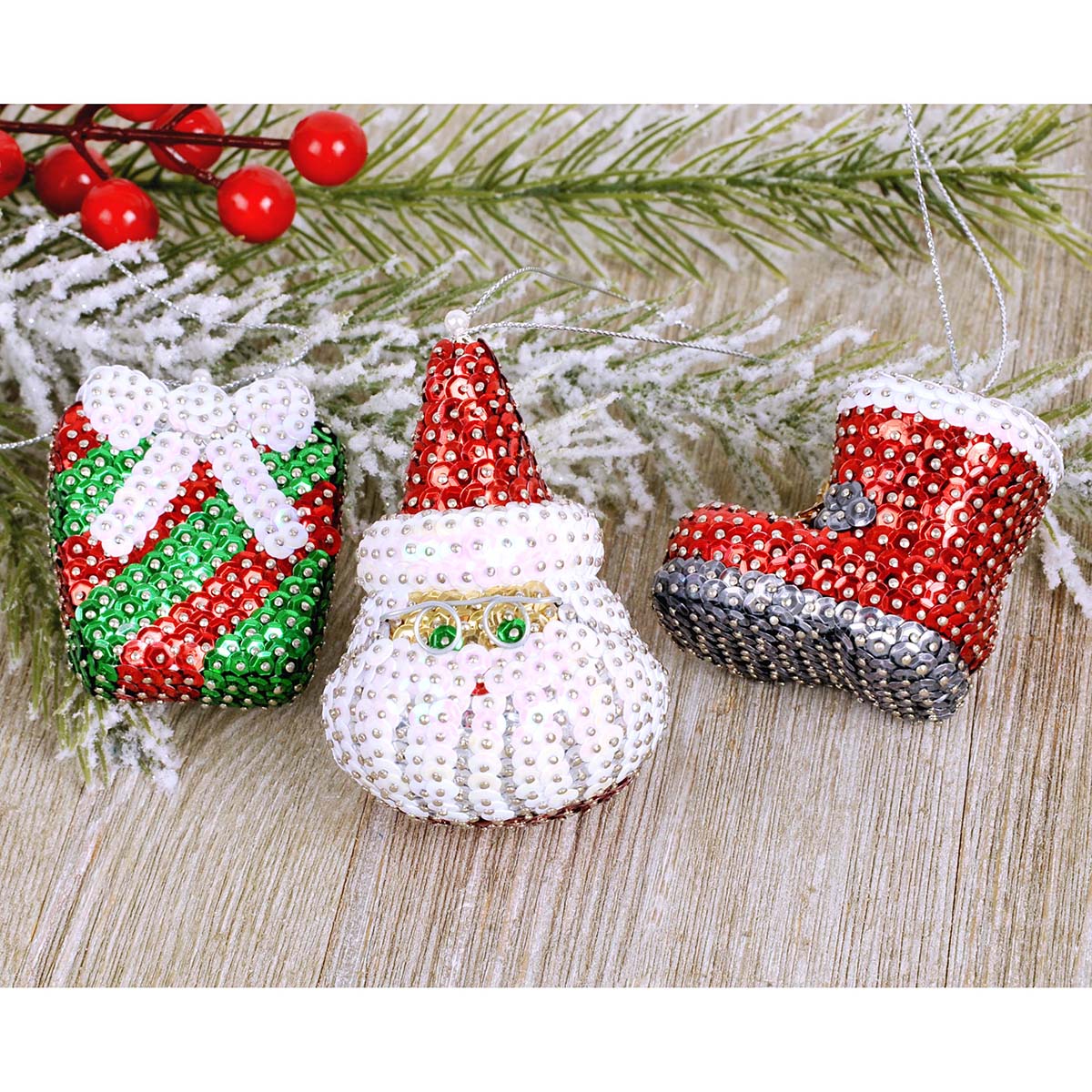 Herrschners  Here Comes Santa Claus Ornament Kit