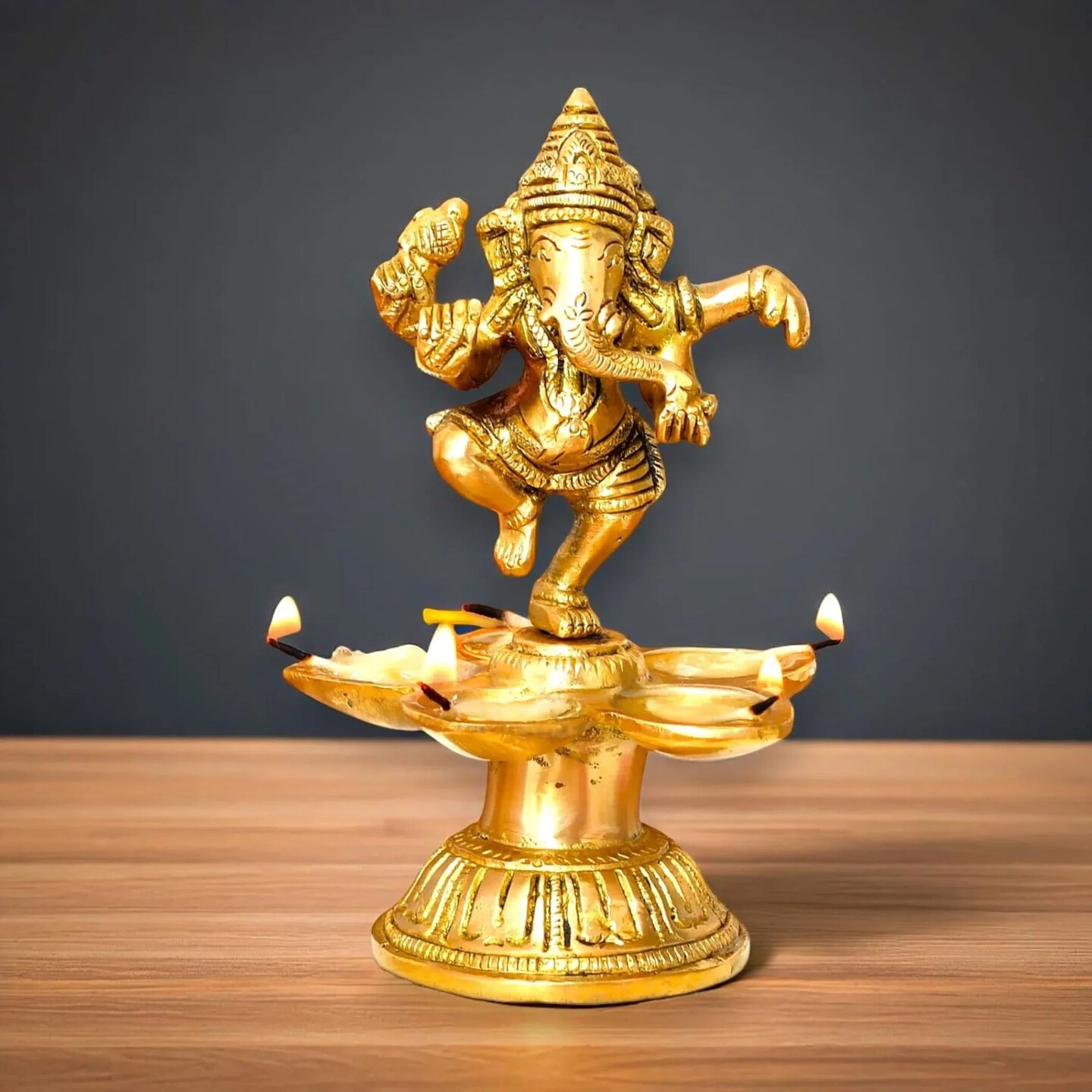 Dancing Ganesha Solid Brass Diya Deepam Vilakku Samai Oil Lamp with Base Home Pooja Room Diwali Decorations Mandir Temple Ganesha Akhand Diya Hindu Puja Religious Deepawali Return Gift
