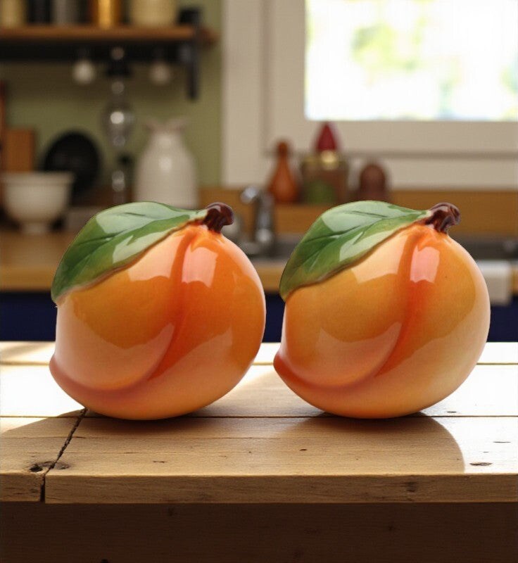 Ceramic Peach Salt and Pepper Shakers, Home Décor, Gift for Her, Gift for Mom, Kitchen Décor, Farmhouse Décor