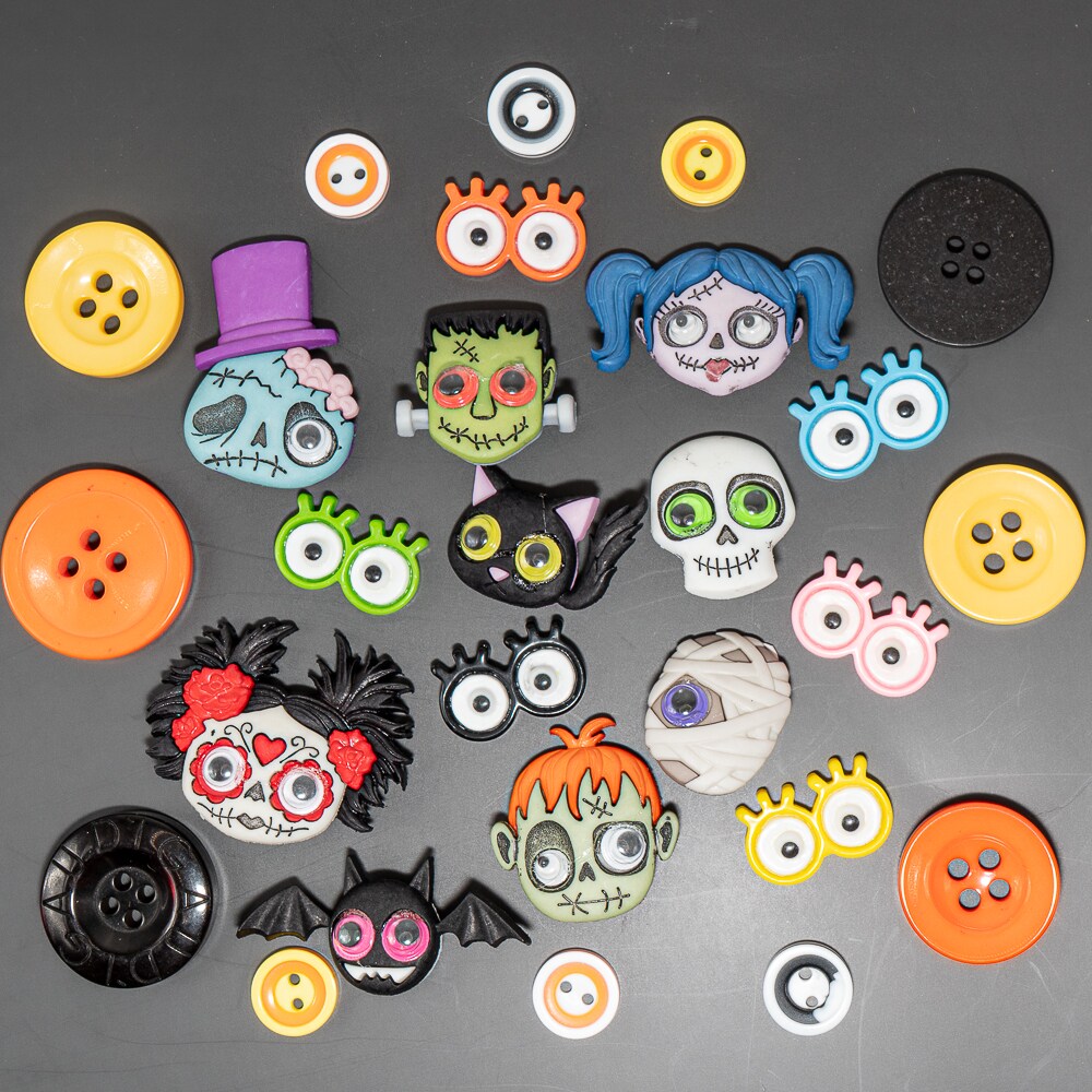 Dress It Up Buttons Spool of Spooks Halloween Button Bouquet Kit