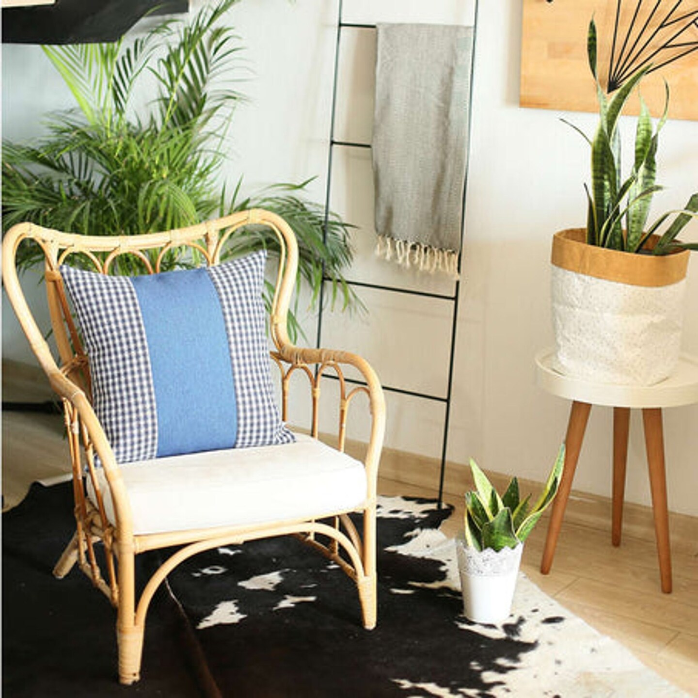 Edge Collections - 18"x18" - White-Blue - Boho-Chic Houndstooth Accent Pillow - 1 Piece