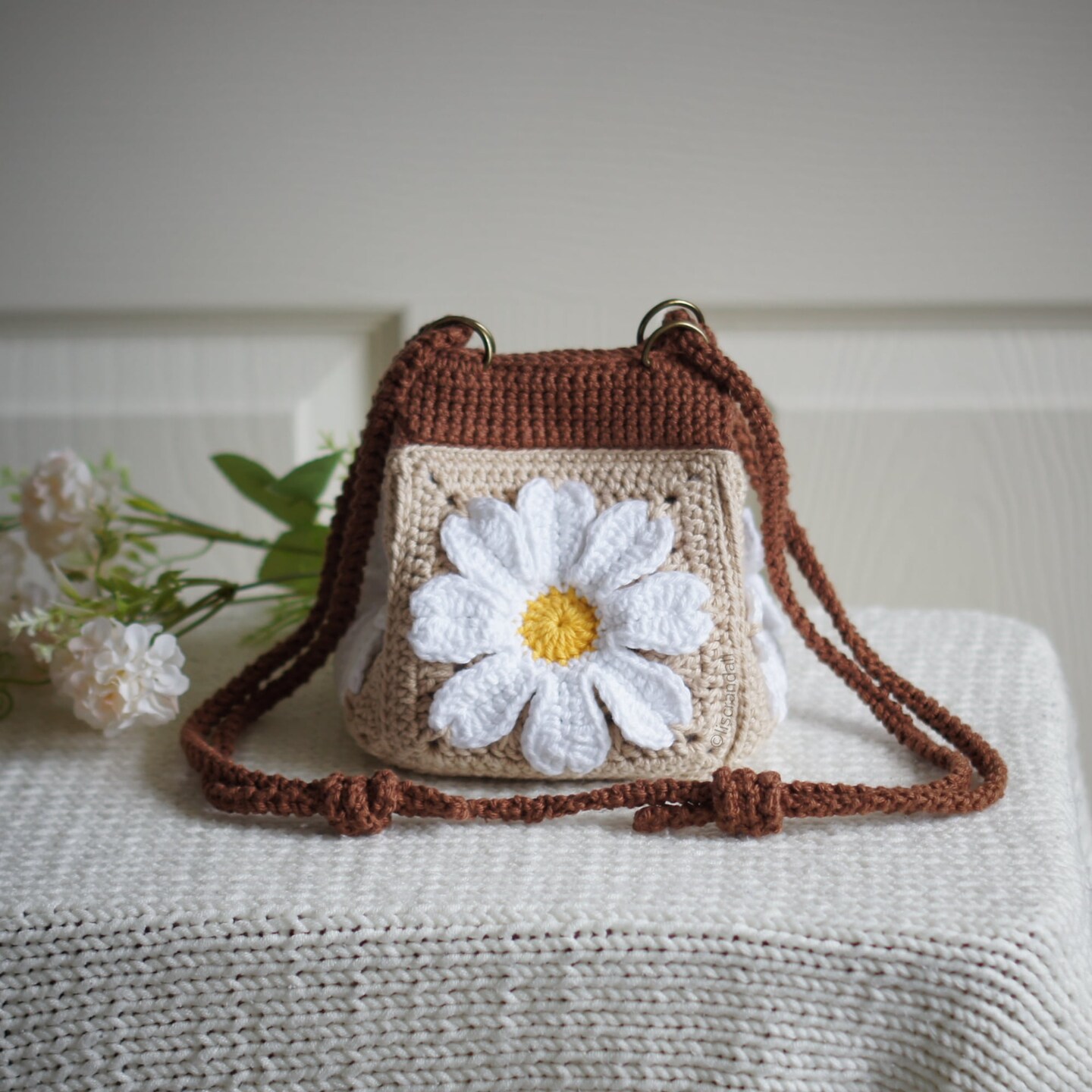 Crochet Daisy Bag with Adjustable Strap, Handmade Cube Purse for