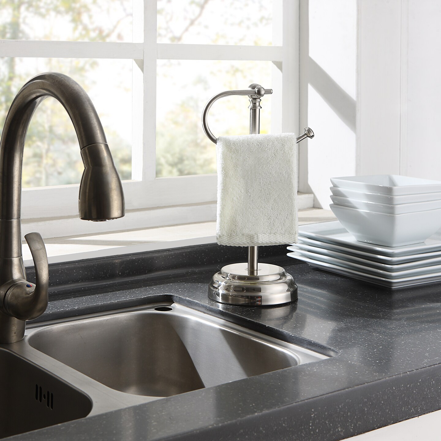 Heavy Weight Classic Decorative Metal Fingertip Towel Holder Stand