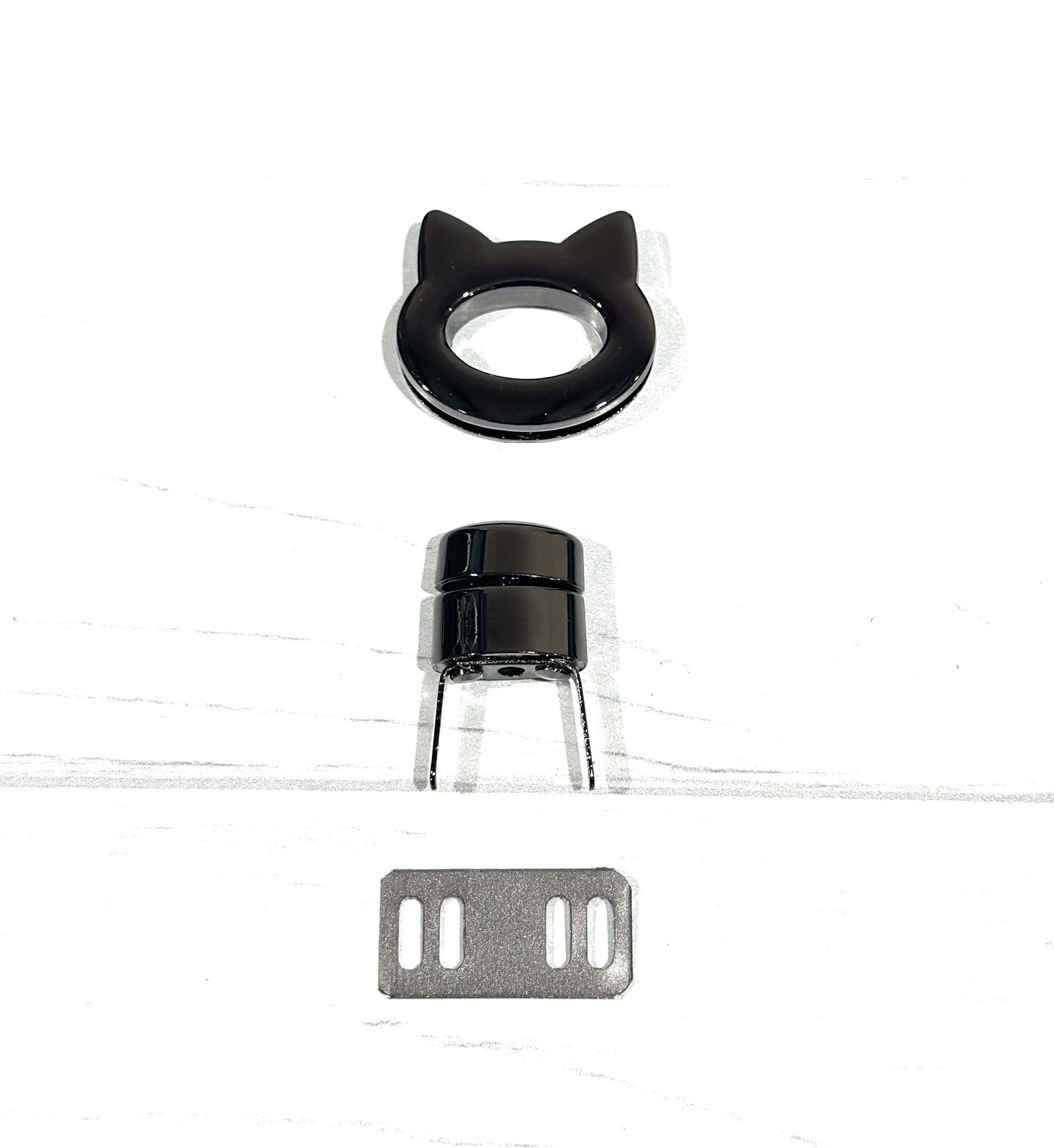 Cat turn lock / clasp