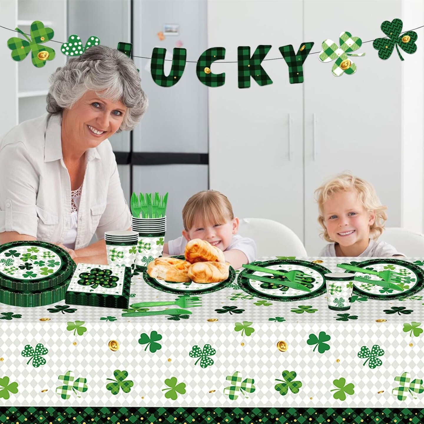 98PCS St Patrick&#x27;s Day Party Supplies Green Irish Shamrock Tableware Set Lucky Shamrock Birthday Party Supplies St Patrick&#x27;s Day Party Decorations Irish Shamrock Paper Plates and Napkins for 16 Guests