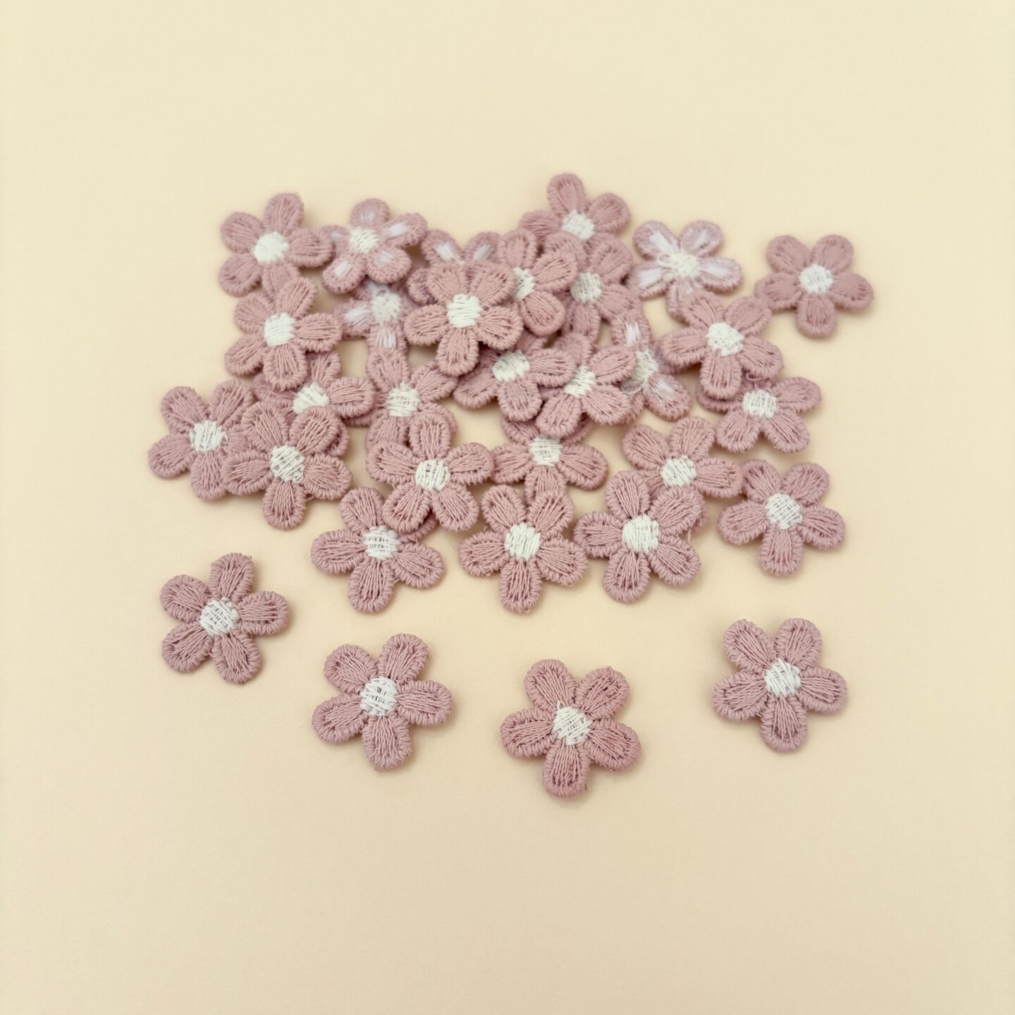 Dusty Pink Mini Daisy 15mm 15pcs,Floral Applique Sew on