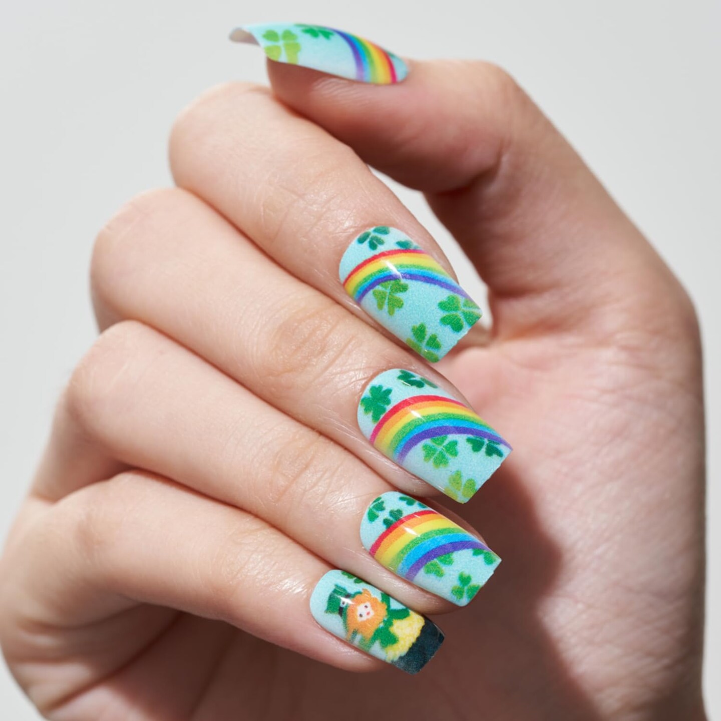 Green Press on Nail Medium Square, Fall Lucky Clover Fake Nail Short with Four Leaf Design for St.Patrick Day, Glitter Gloss Gel Glue on Nail Kit, Rainbow Acrylic Stick on False Nail