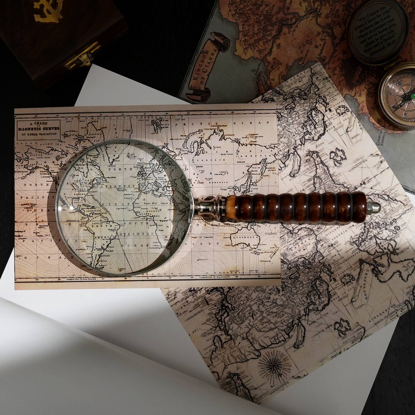 Magnifying Glass With Wooden Handle