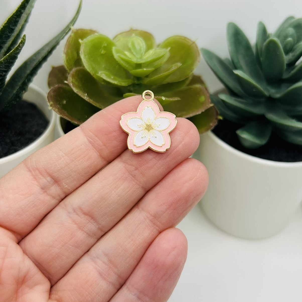 1, 4, 20 or 50 Pieces: Pink and White Flower Charms