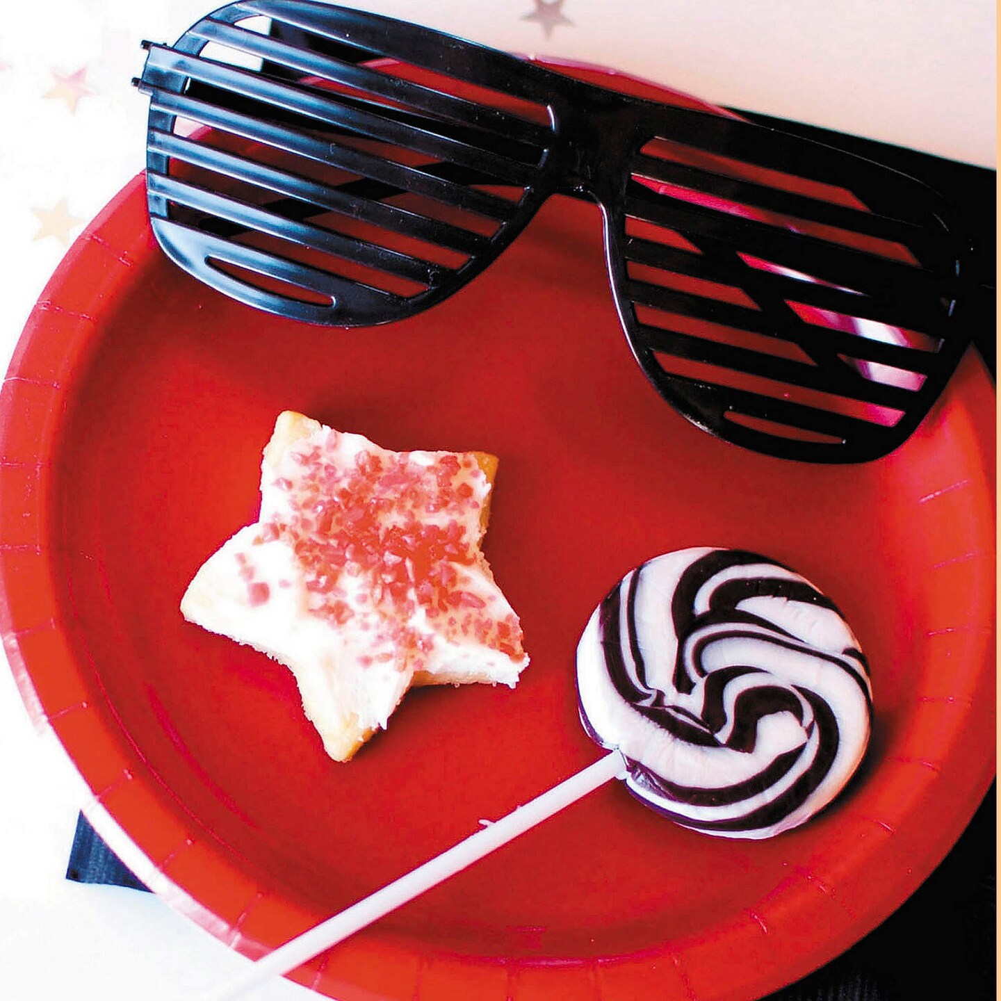 24 Count Red 7" Round Paper Dessert Plates for Birthday Party Holiday Wedding Decorations