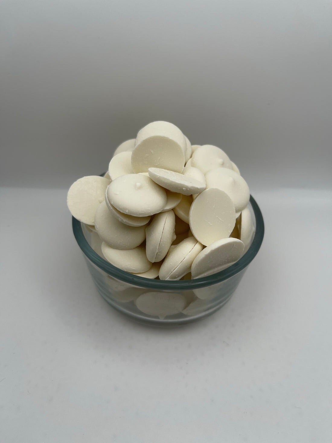 2.5lb Guittard Vanilla Apeels Candy Melts for Coating Dipping Drizzling Baking and Decorating Treats