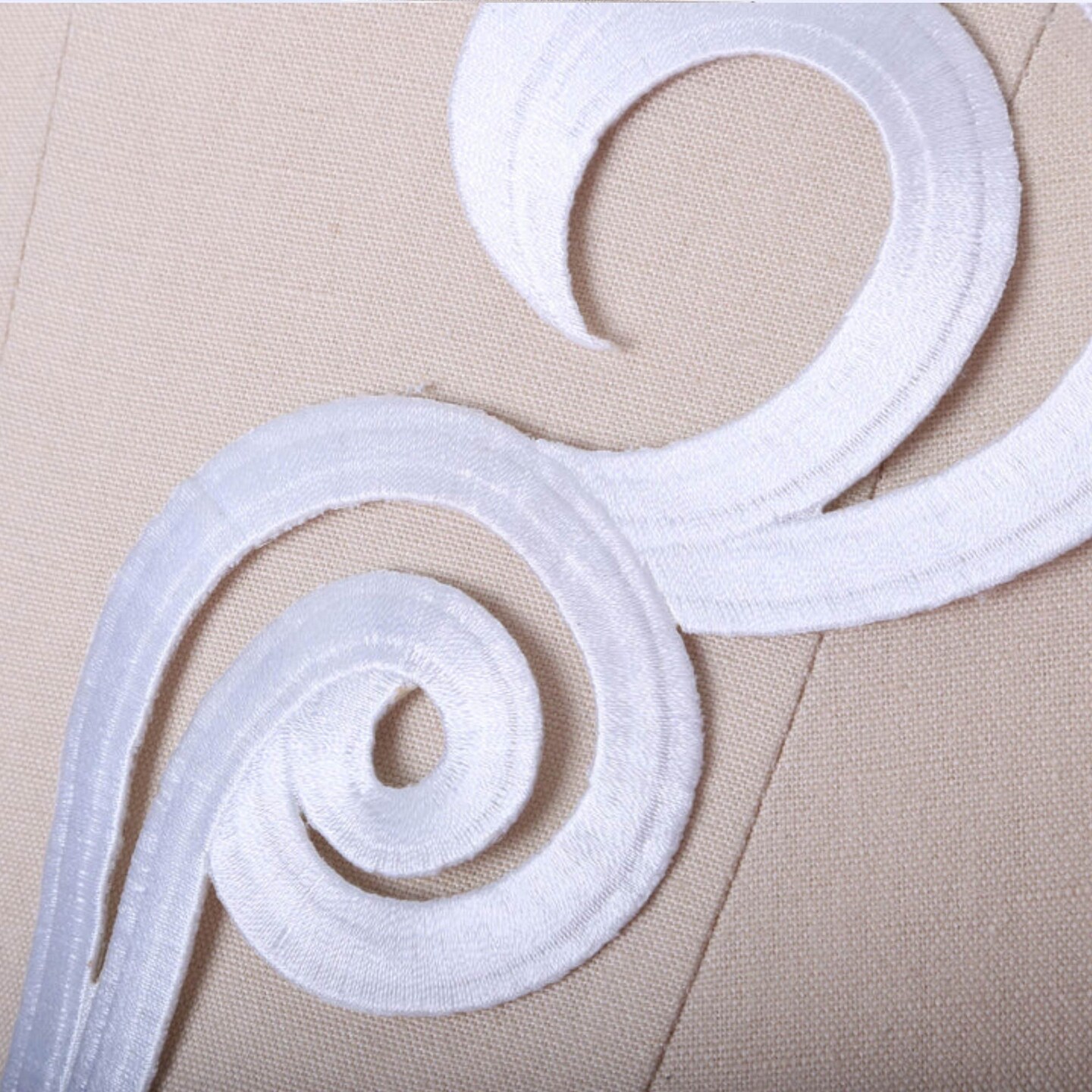 2 Pieces White Floral Iron On Applique Patches for Dresses and Costumes