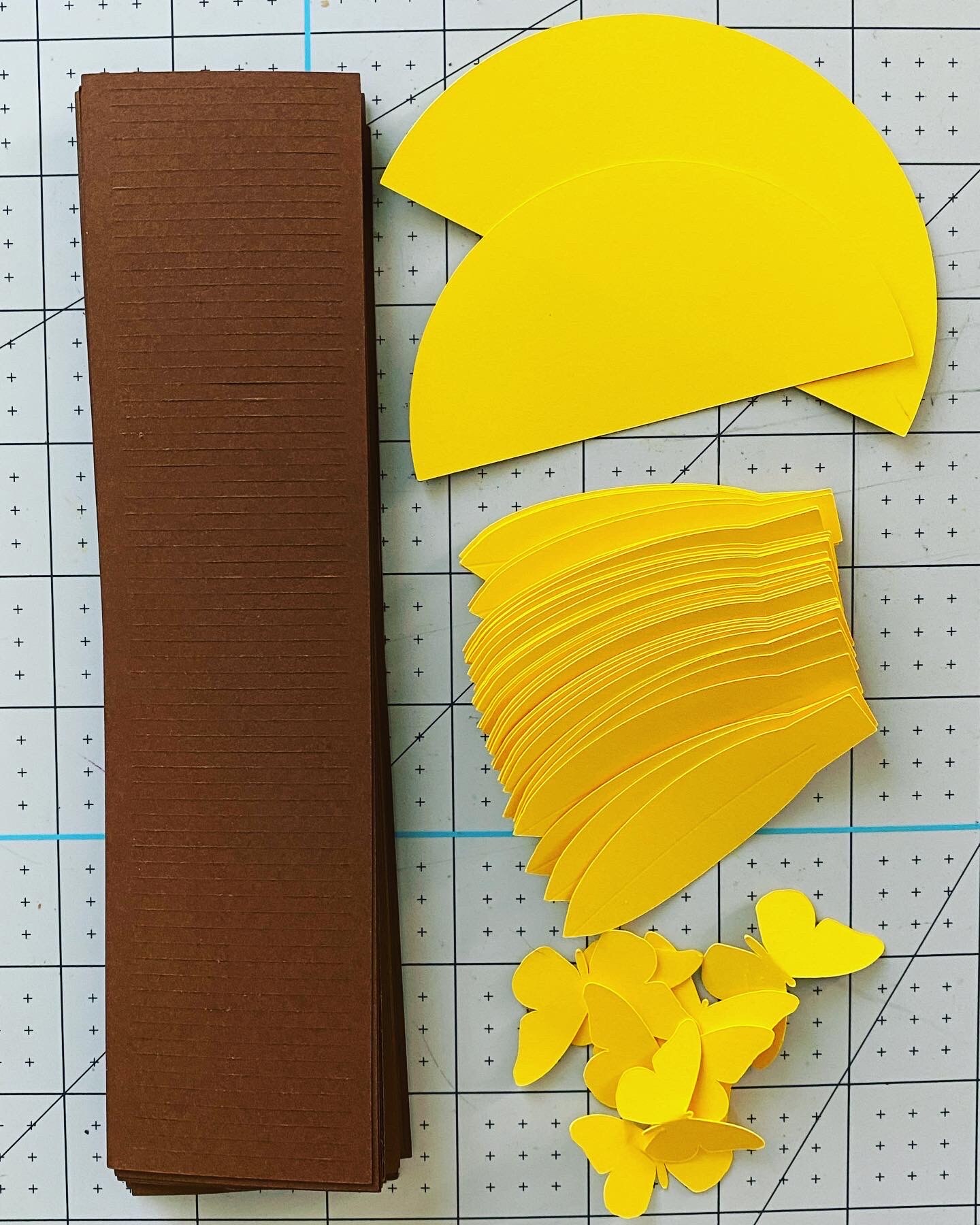 DIY Paper Flower Kit, Sunflower and Butterflies, Make your Own, Paper Flower Art, Arts and Crafts, Theme Party Decor, Crafts for Kids product 7