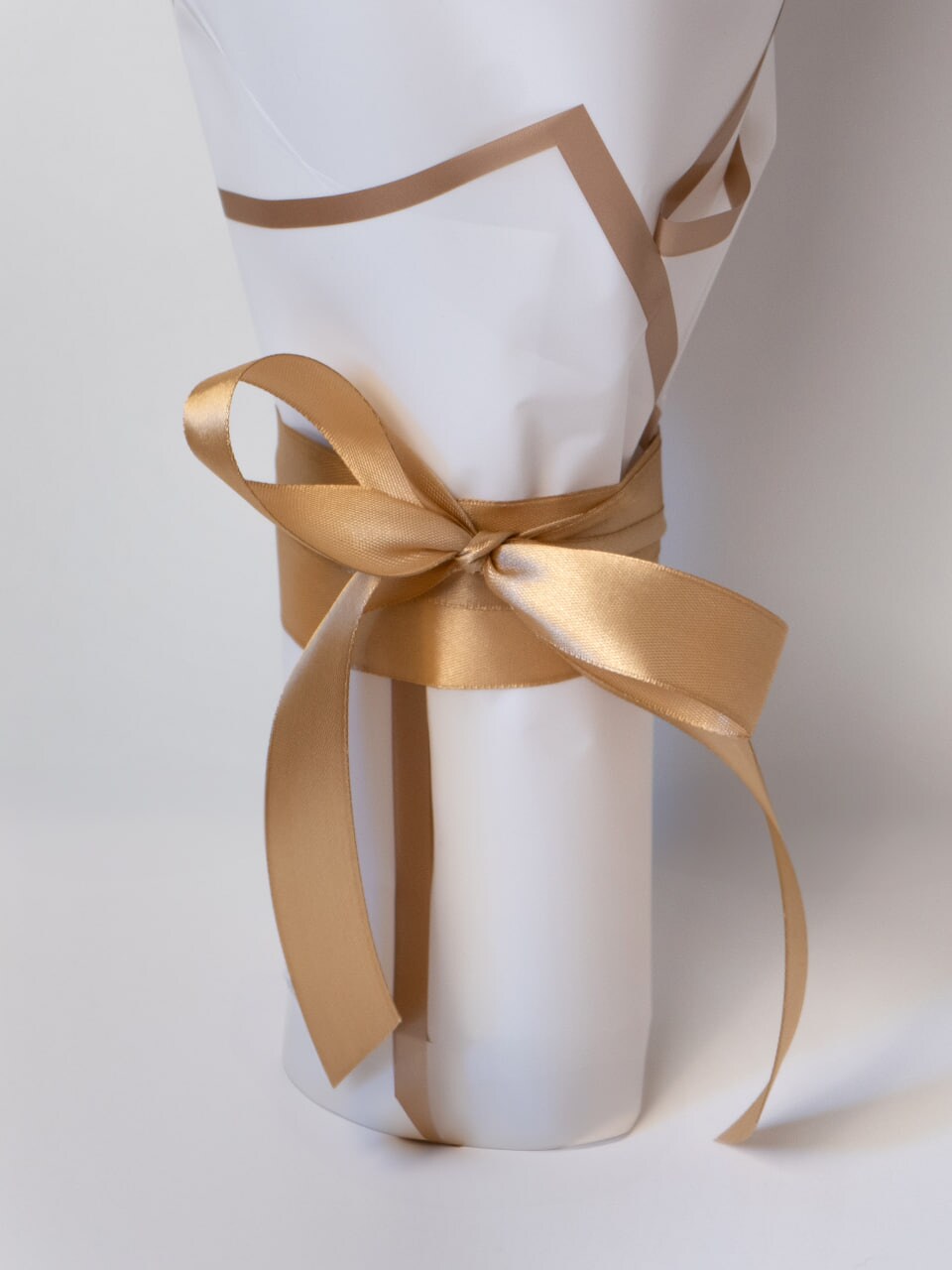 Delicate Edible White Bouquet With Chocolates Ferrero Rocher product 4