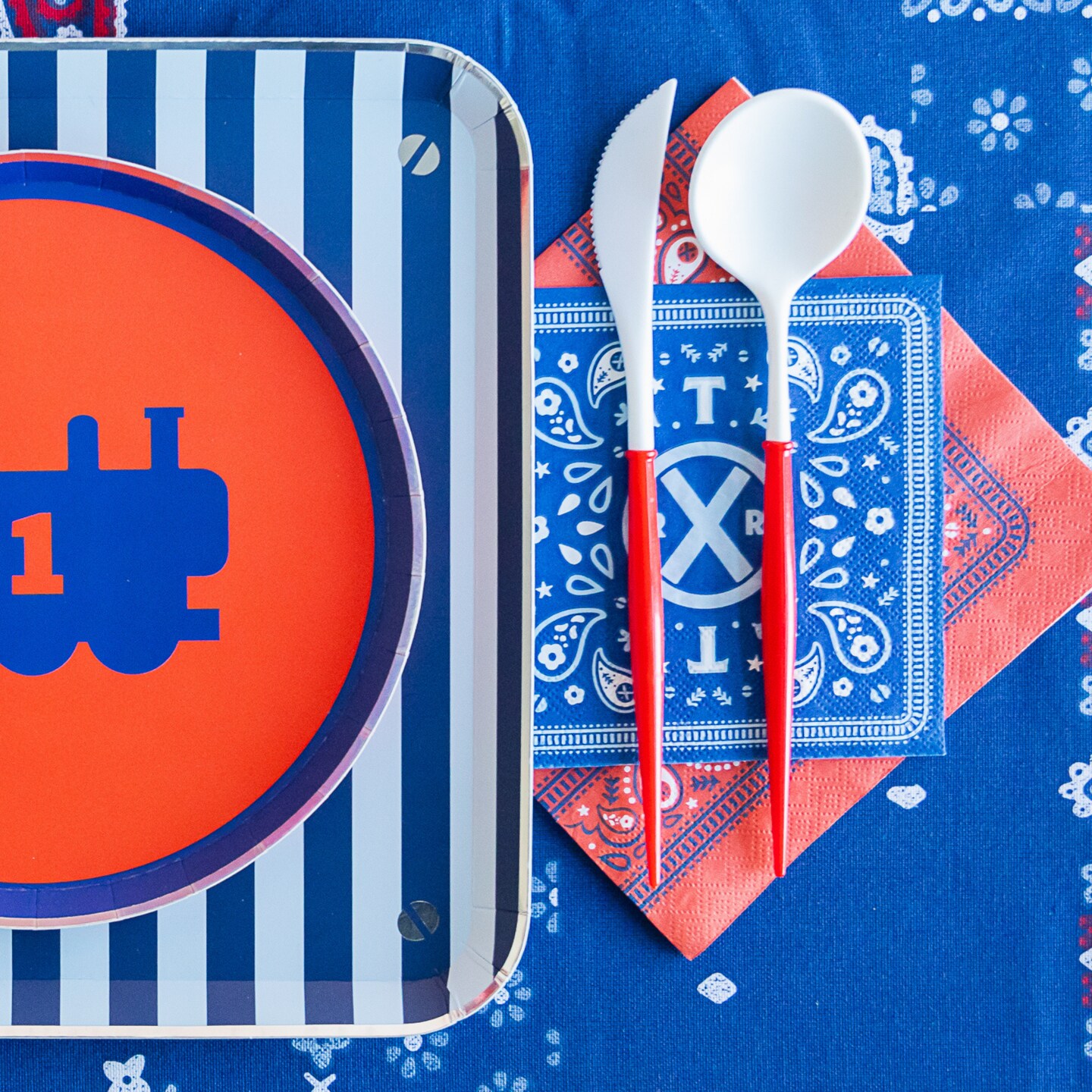 THOMAS &#x26; FRIENDS&#x2122; SMALL BLUE BANDANA NAPKINS