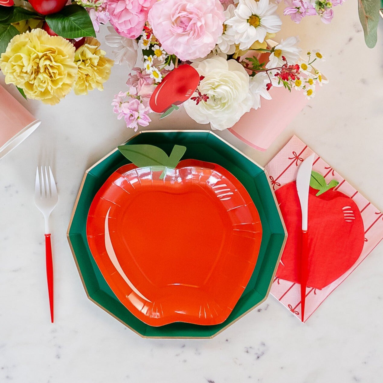 APPLE SHAPED NAPKINS