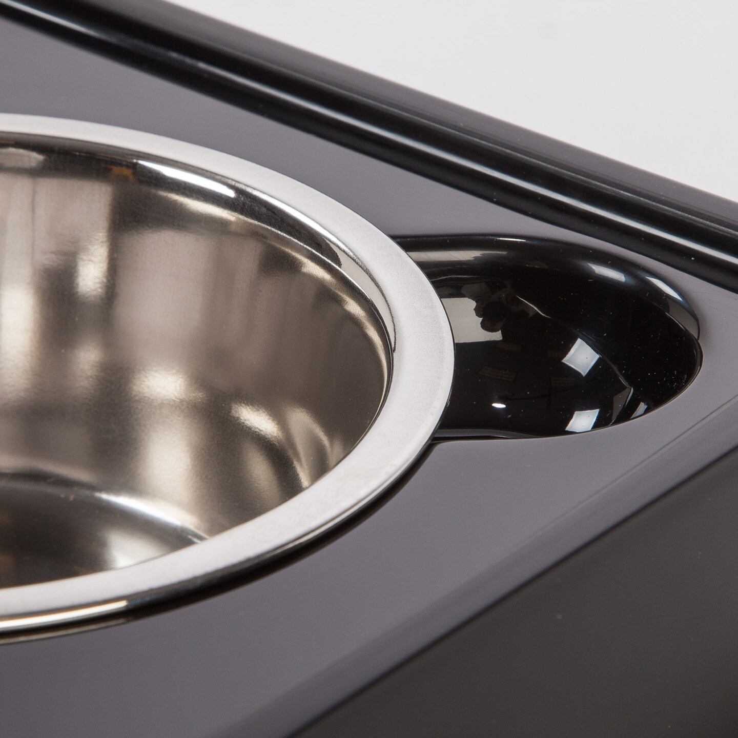 IRIS USA 2-in-1 Elevated Dog Bowls 6&#x22; H with Airtight Pet Food Storage Container 5 Lbs, 16 oz Stainless Steel Bowls, Smoke/Black