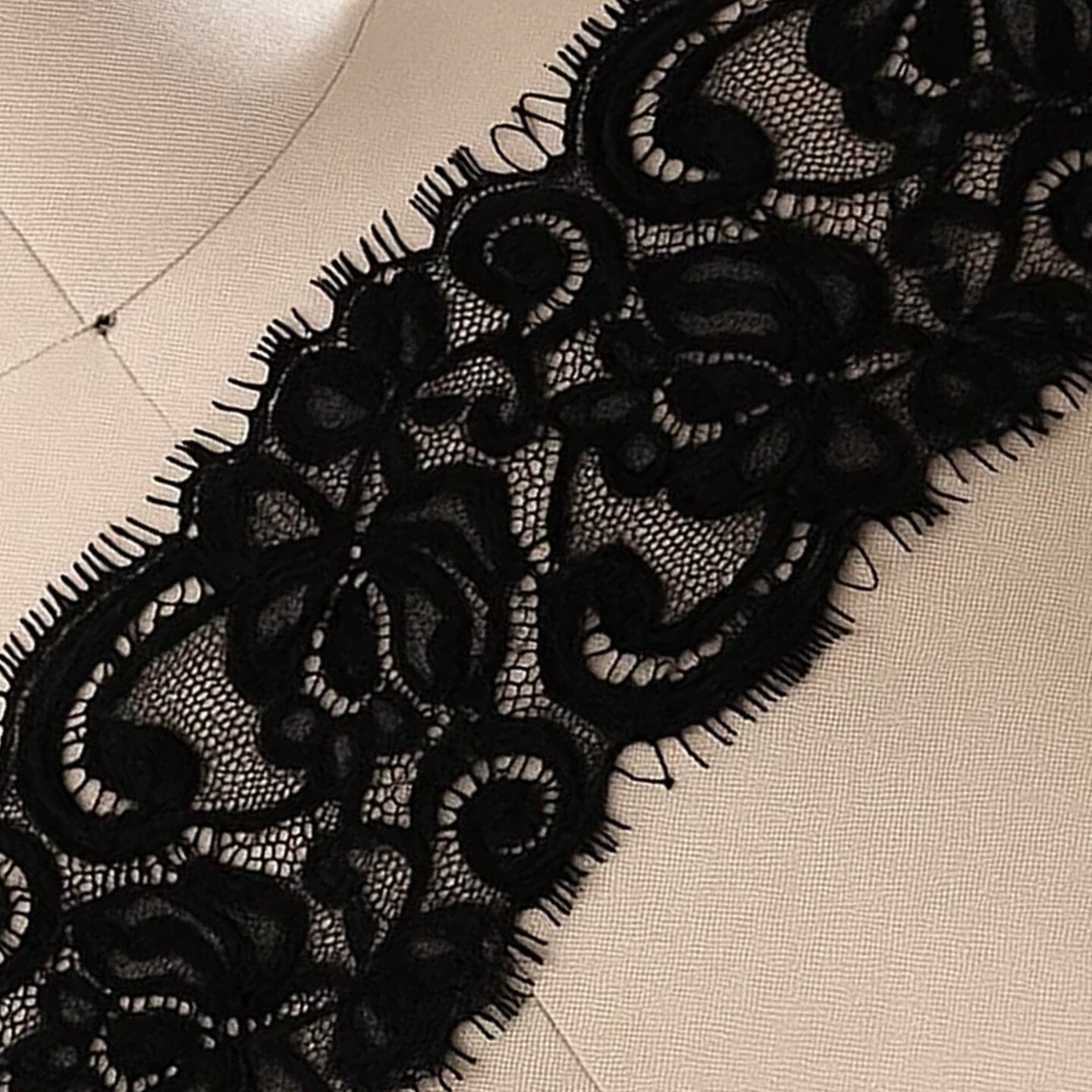 1 Yard Black Floral Chantilly French Lace Trim for Garter Belts