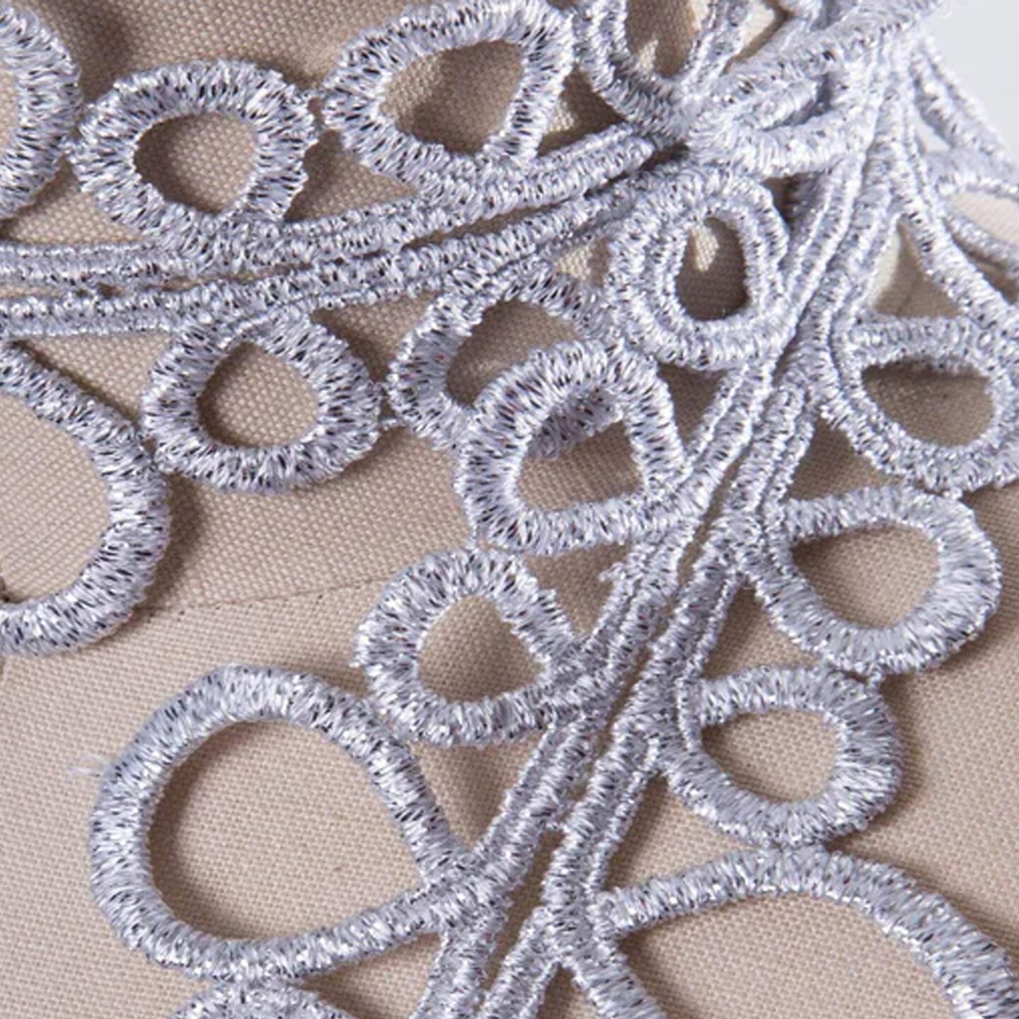 1 Yard 3.25 Inch Noreis Silver Venice Lace Circle Trim Floral