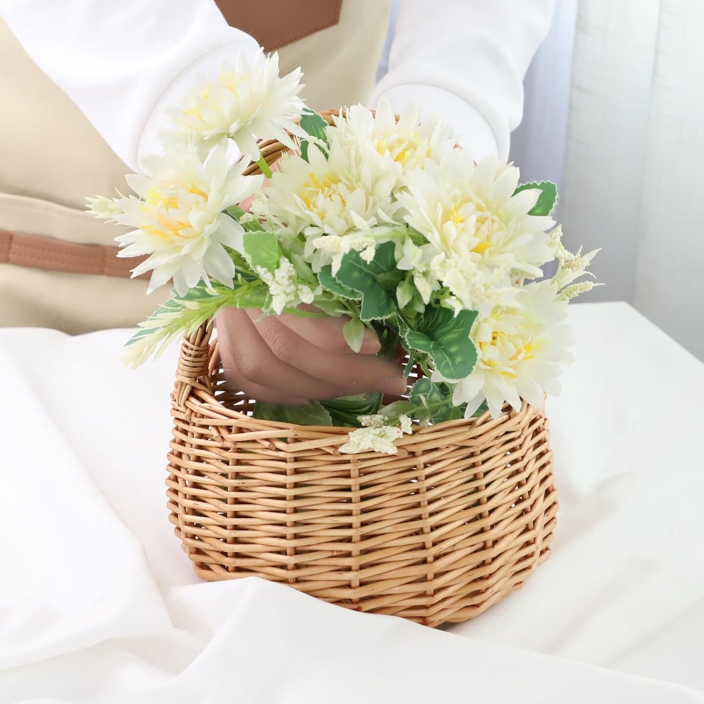 Small Gift Wicker Picnic Basket with Handle,Willow Flower Girl Basket for Weddings, Garden and Home Decor -Wicker Storage Basket-Natural