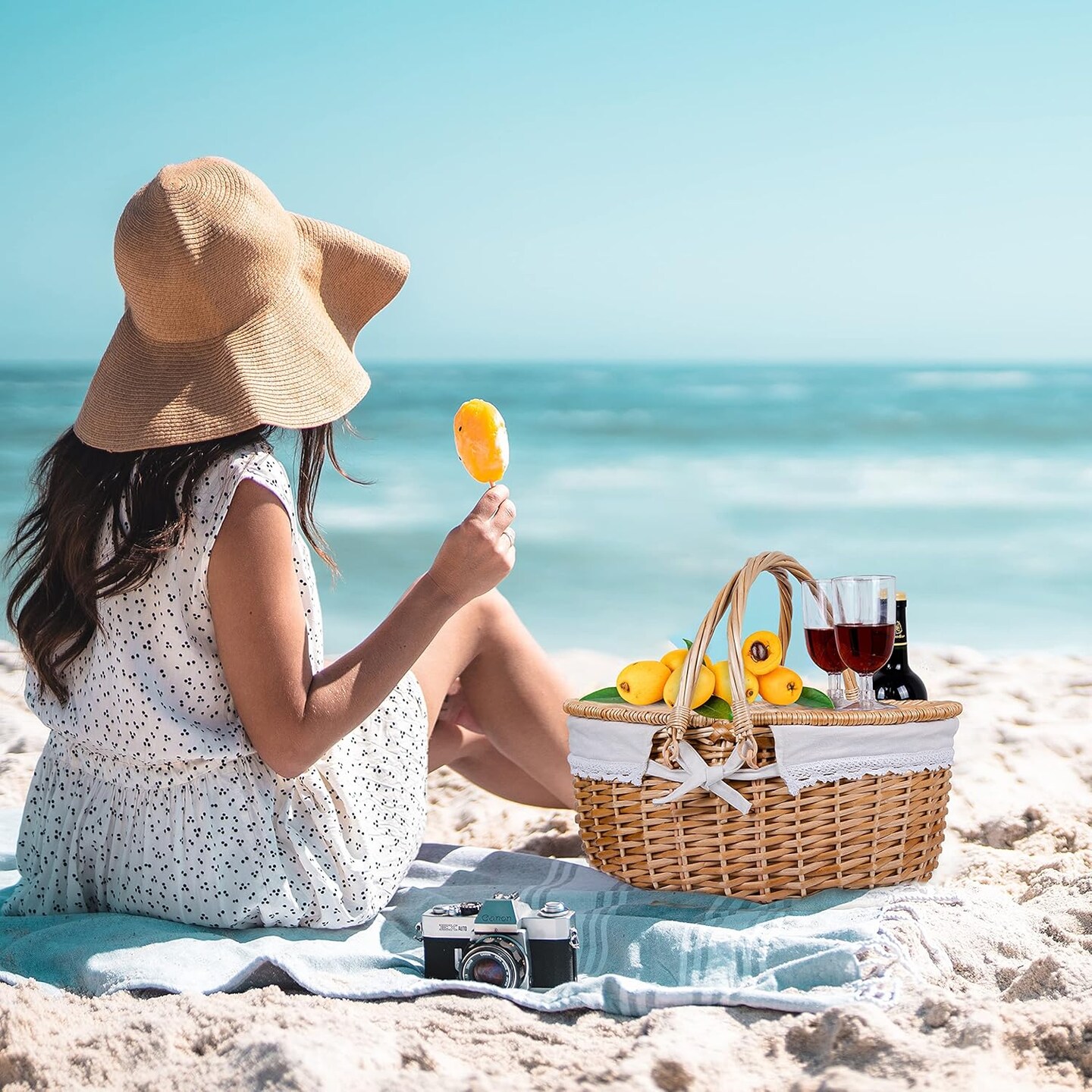 Picnic Basket with Lid and Handle Sturdy Woven Body with Washable Lining