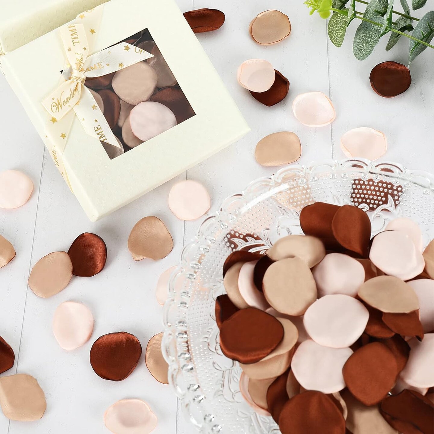 300Pcs Silk Rose Petals Champagne Flower Petals with Gift Box Artificial Scatter Flowers for Bridal Shower Romantic Night Wedding Aisle Table Centerpieces Reception Tables Decorations
