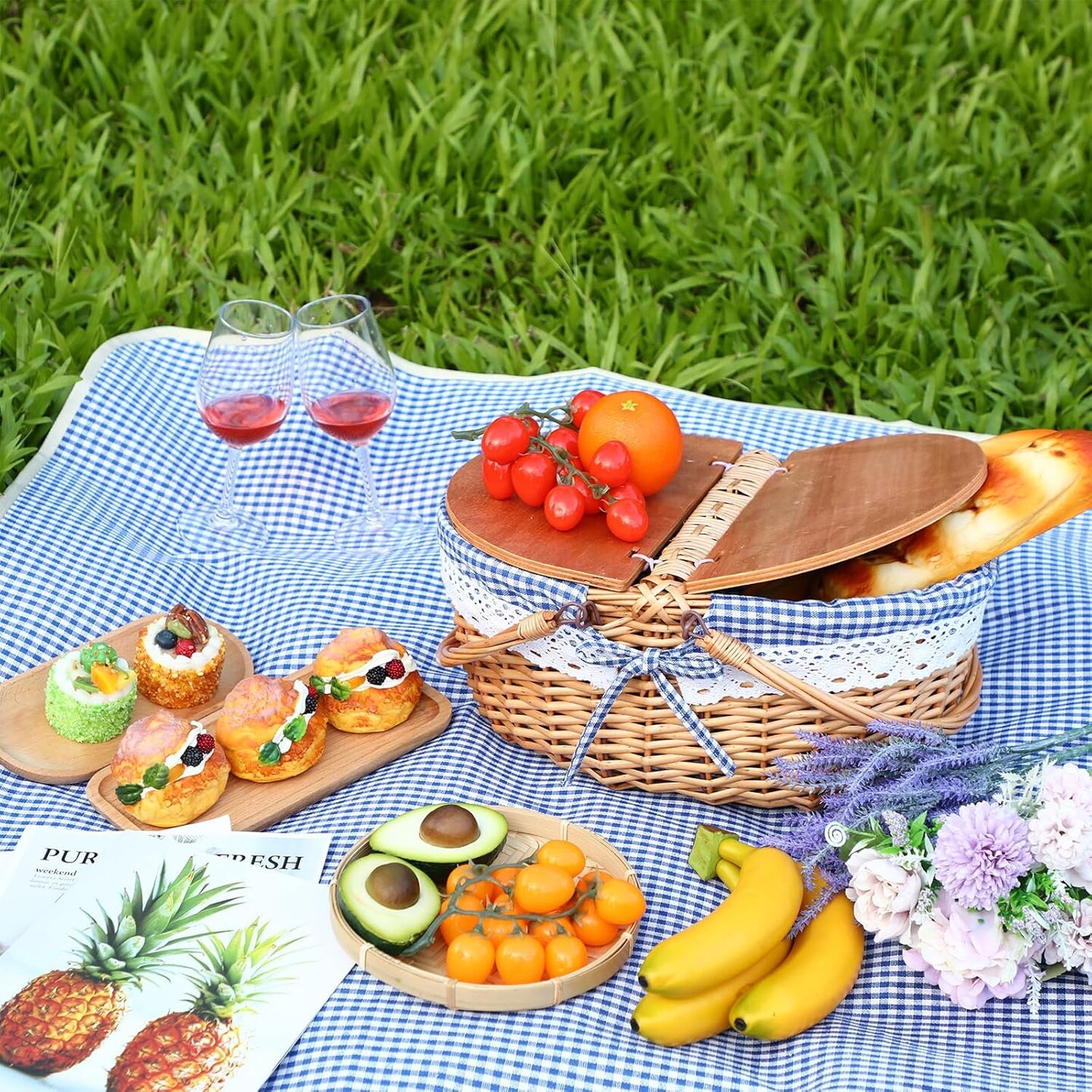 Wicker Picnic Basket with Blanket Set Vintage Picnic Basket with Lid and Handle Classic Picnic Box Sturdy Woven Body with Washable Lining Picnic Accessories for Outdoor Camping (Blue)