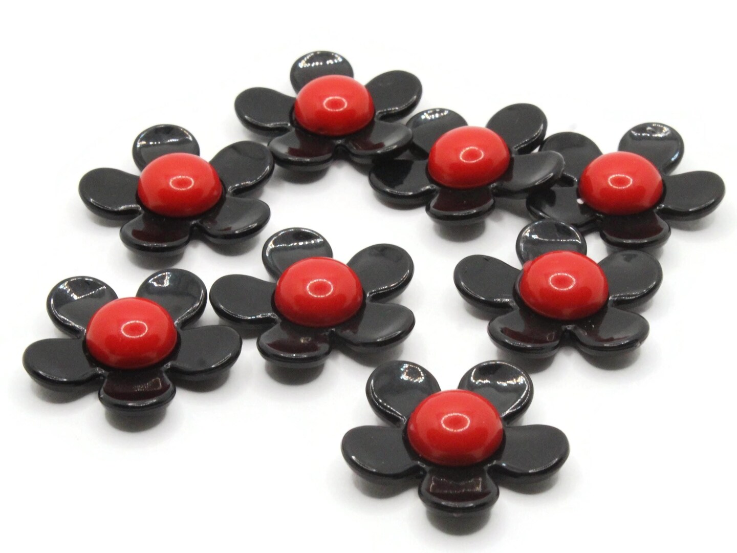 8 27mm Black and Red Daisy Flower Large Plastic Beads
