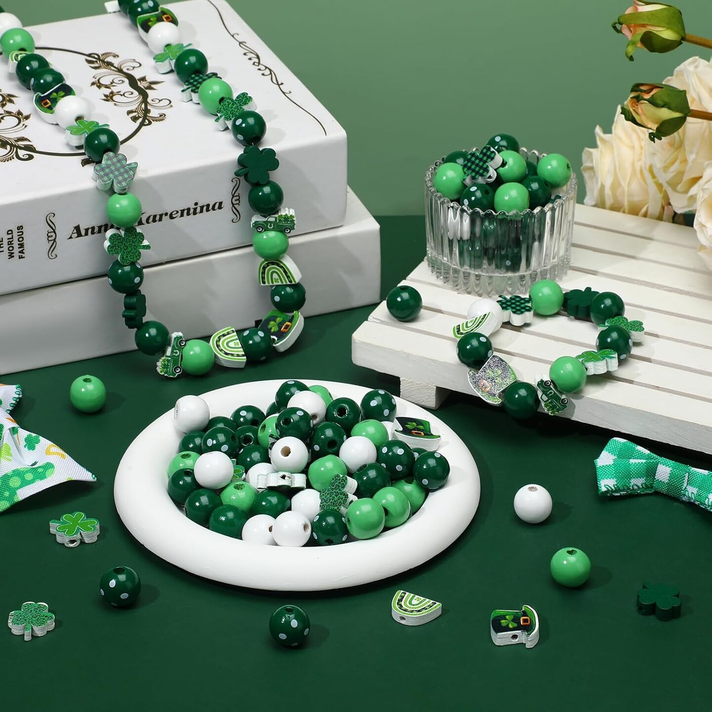 200 Pieces St. Patrick&#x27;s Day Wood Beads Green Wood Spacer Round Beads St. Patrick&#x27;s Day Wooden Craft Kits for DIY Crafts Garland Home Party Decor Ornaments (Shamrocks Style)